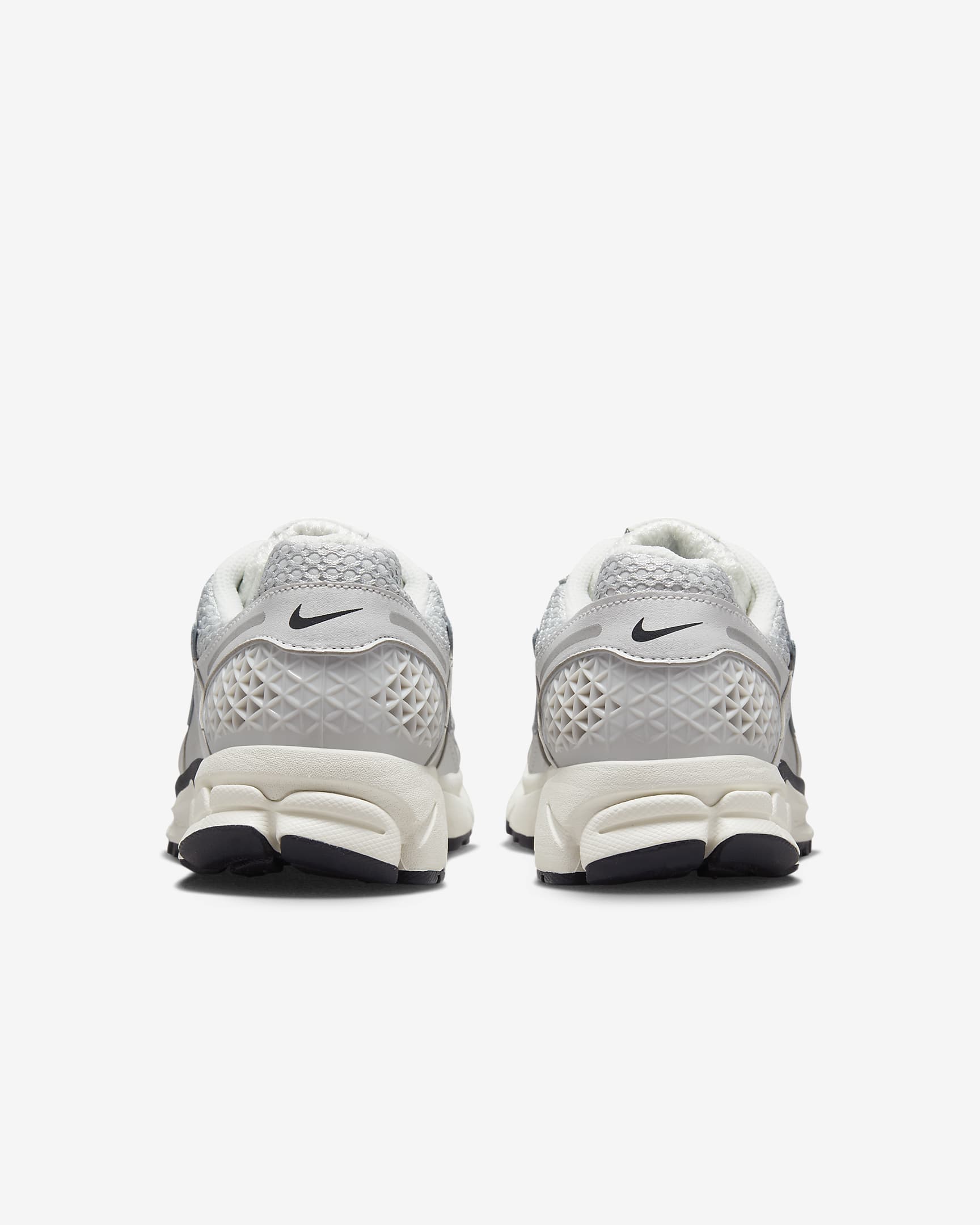 Chaussure Nike Zoom Vomero 5 pour femme - Photon Dust/Gridiron/Sail/Chrome