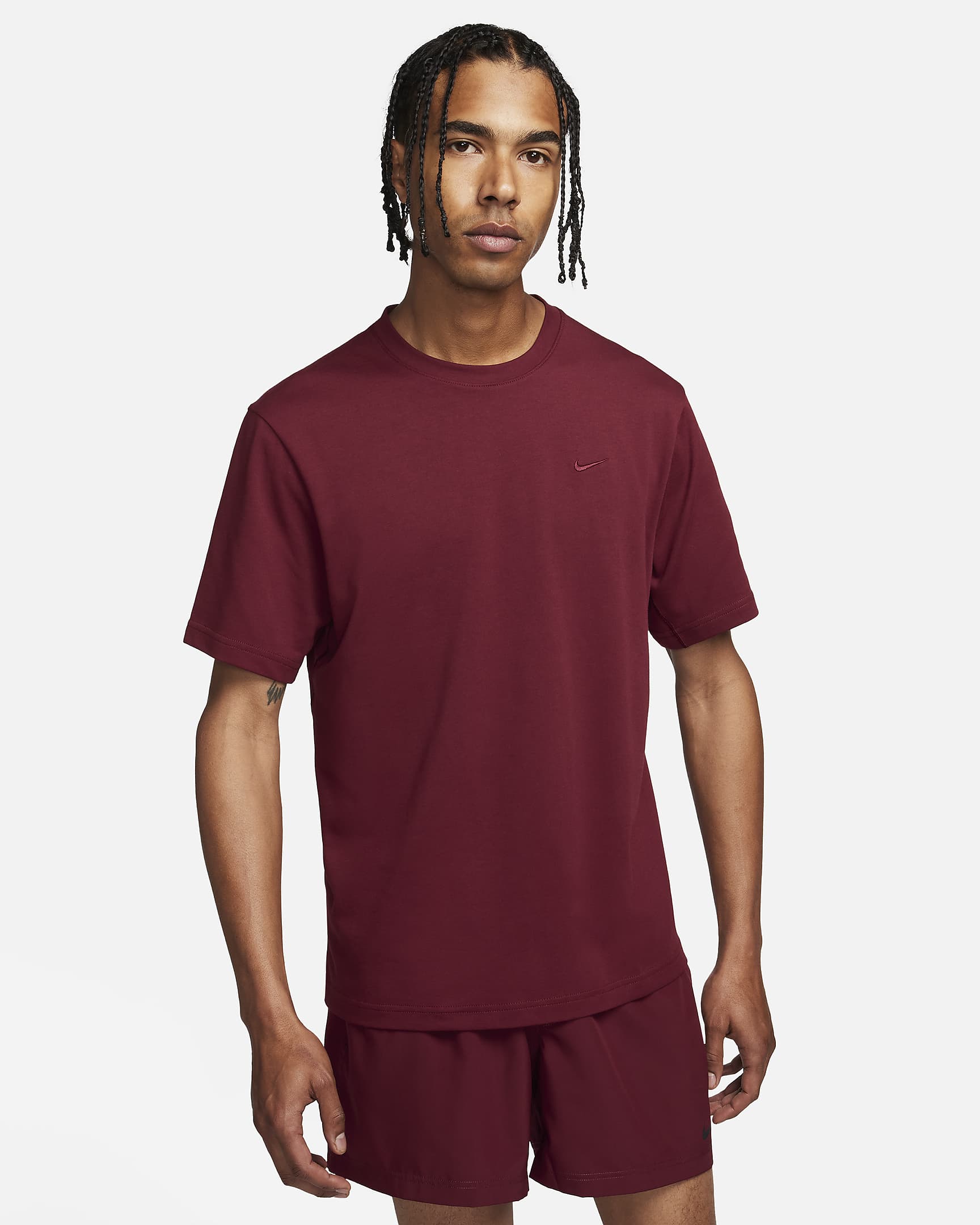 Mångsidig kortärmad tröja Nike Dri-FIT Primary för män - Dark Team Red/Dark Team Red