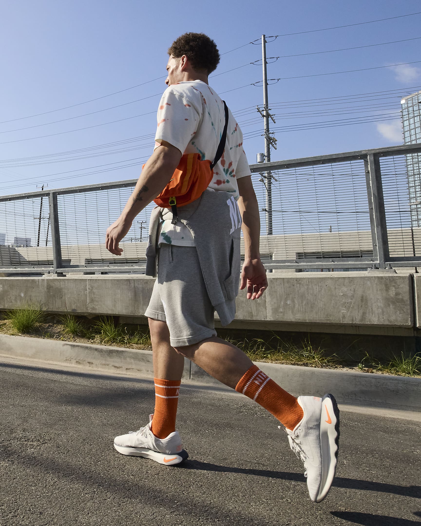 Nike Motiva Men's Walking Shoes - Sail/Platinum Tint/Light Iron Ore/Sail