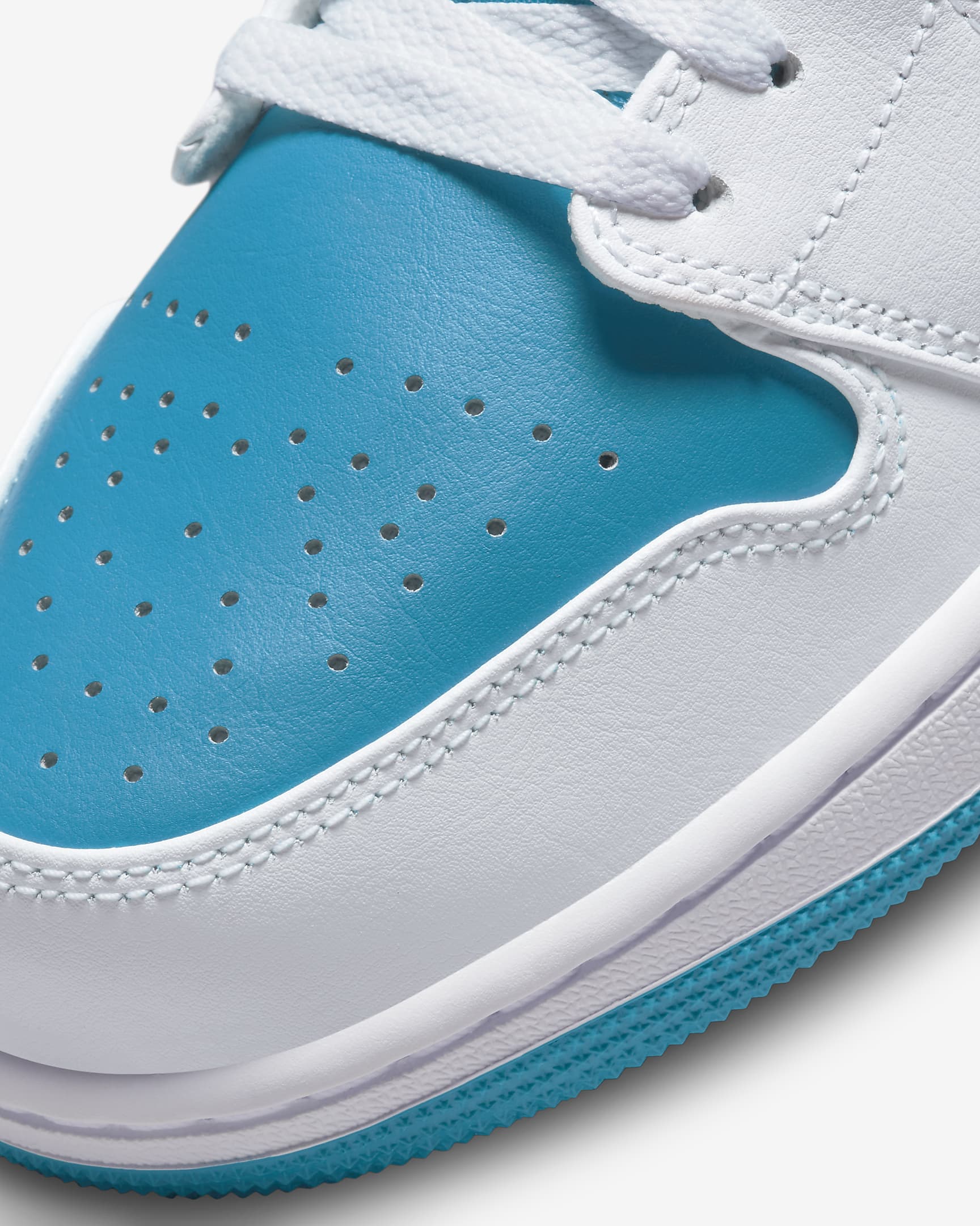 Air Jordan 1 Low Men's Shoes. Nike BG