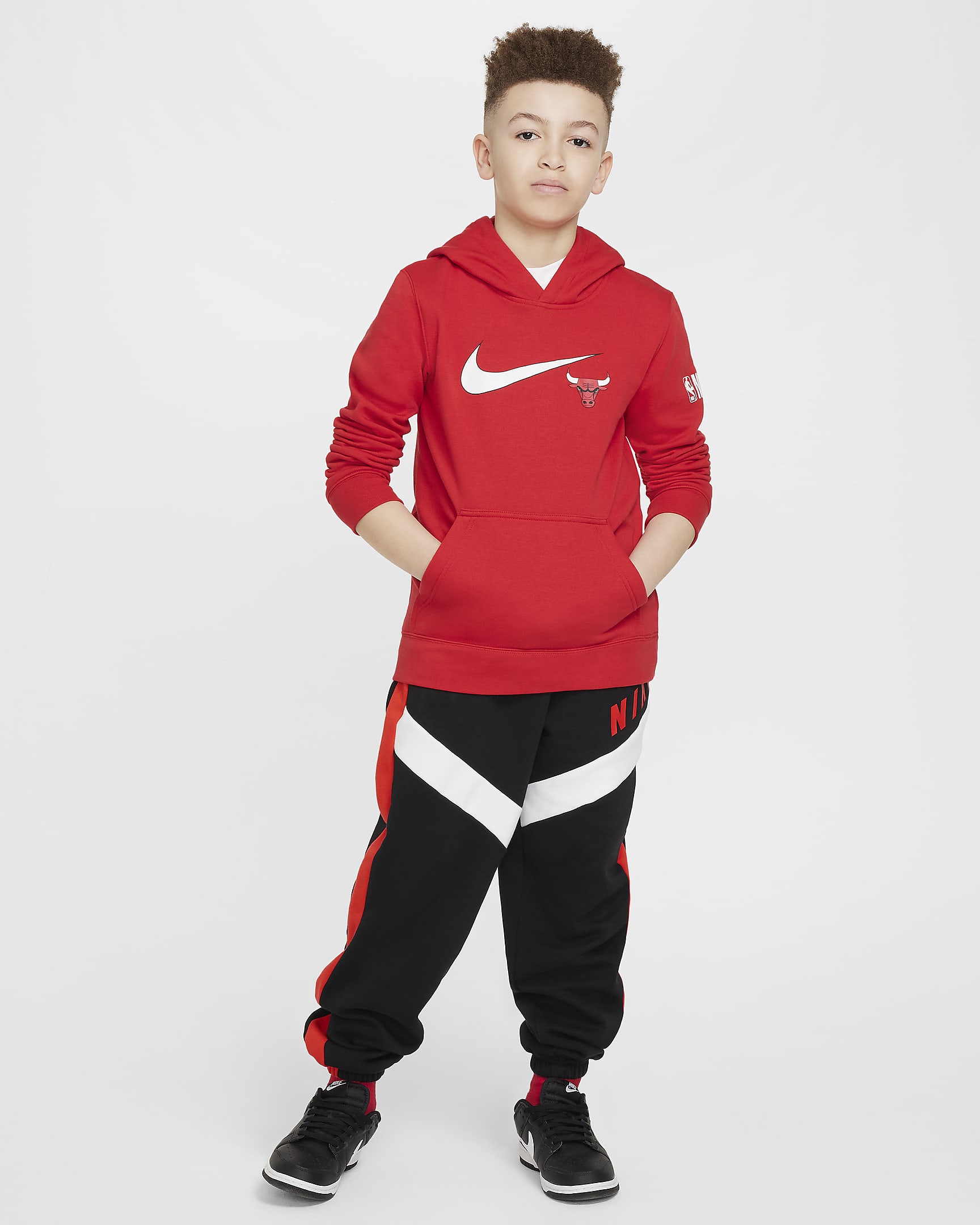 Chicago Bulls Club Fleece Essential Older Kids' (Boys') Nike NBA Hoodie - University Red