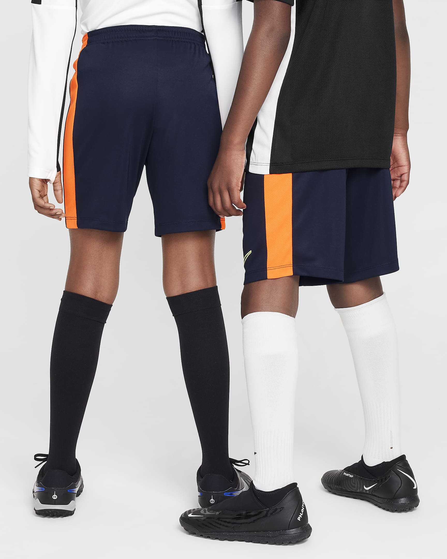 ナイキ Dri-FIT Academy23 キッズ サッカーショートパンツ - ダークオブシディアン/トータルオレンジ/ボルト