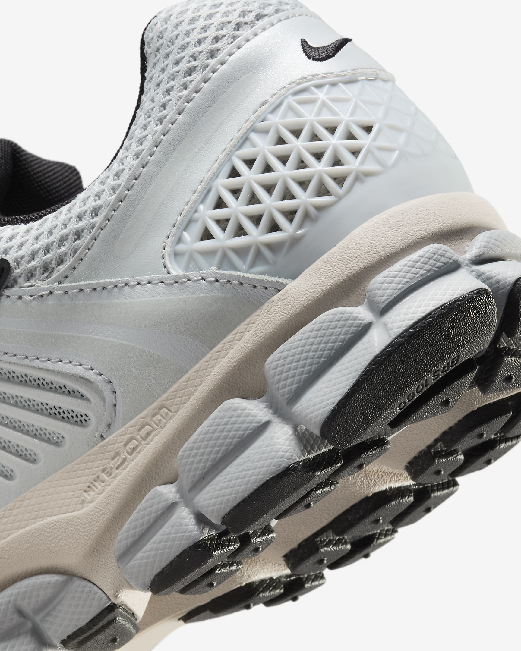 Nike Zoom Vomero 5 女鞋 - Pure Platinum/Light Orewood Brown/Wolf Grey/Chrome