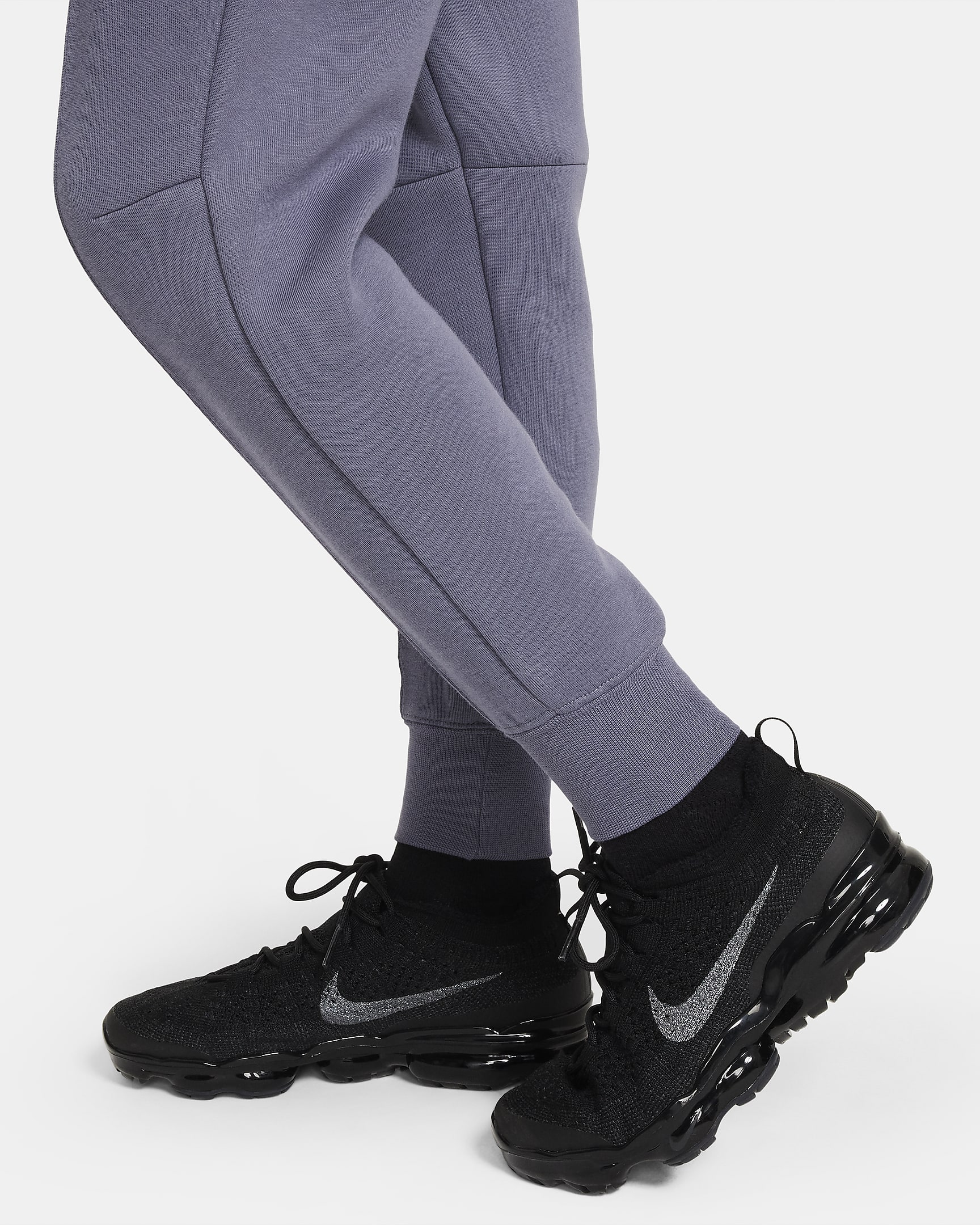 Nike Sportswear Tech Fleece Genç Çocuk (Kız) Jogger'ı - Light Carbon/Siyah/Siyah