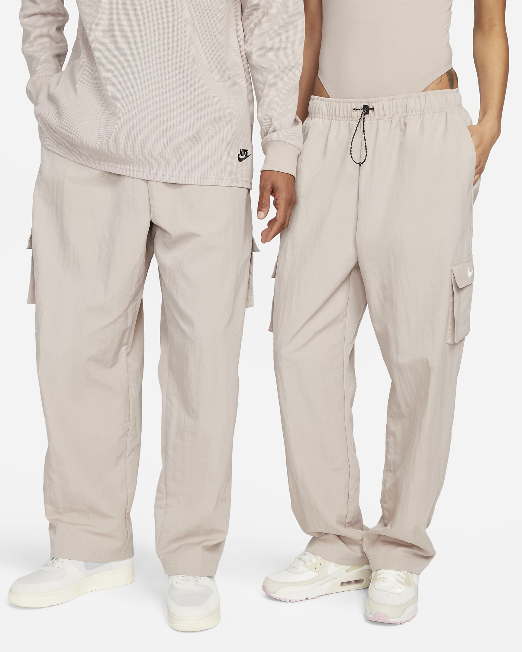 Nike Sportswear Essential Women's HighRise Woven Cargo Trousers. Nike NO