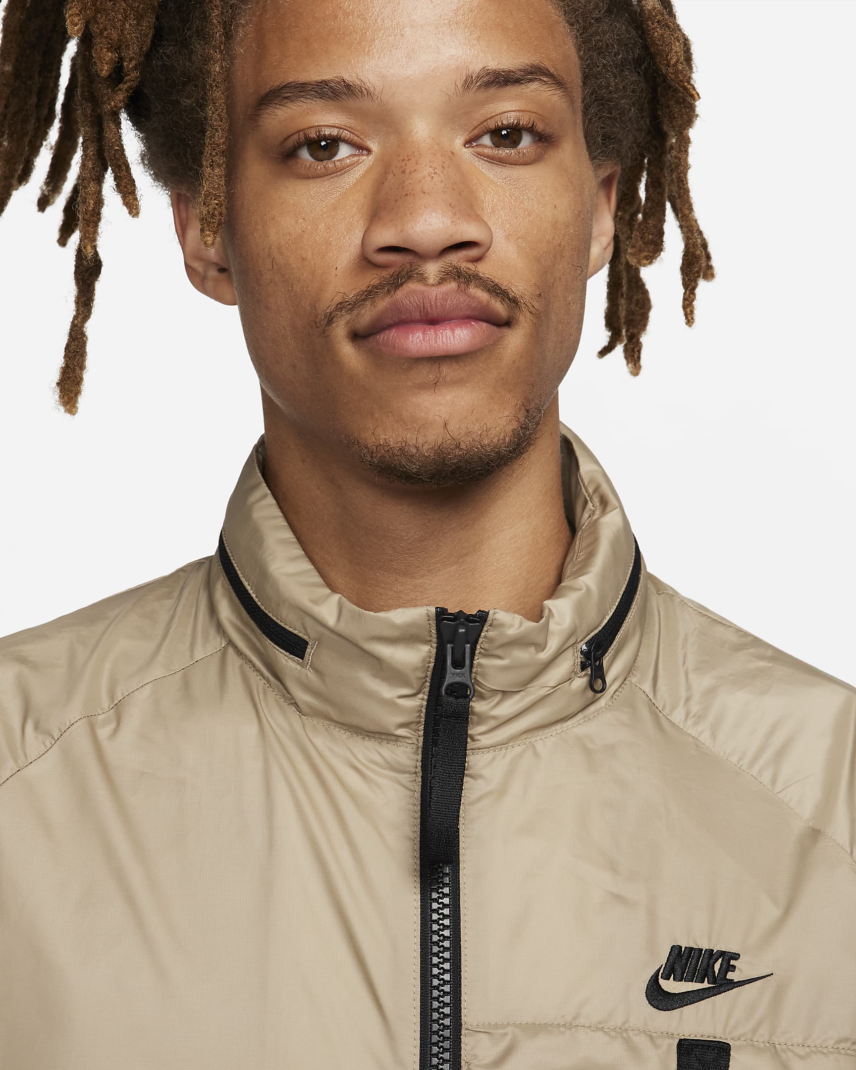 Nike Sportswear Tech Woven verstaubare, gefütterte N24 Jacke für Herren - Khaki/Schwarz