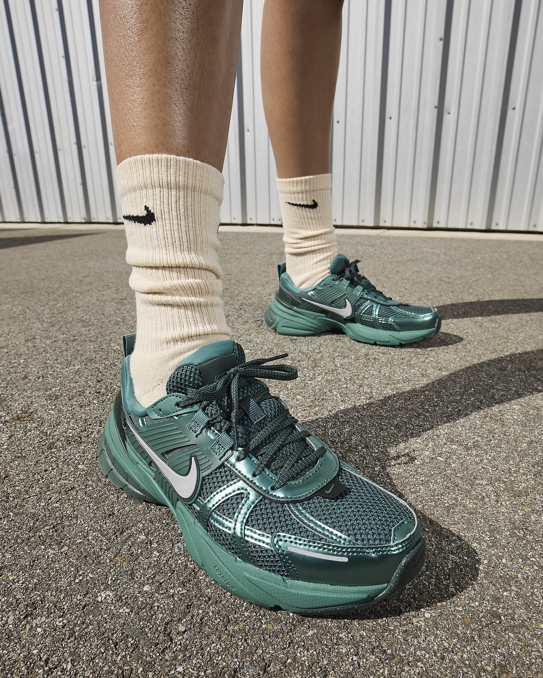 Chaussure Nike V2K Run - Bicoastal/Vintage Green/Metallic Silver