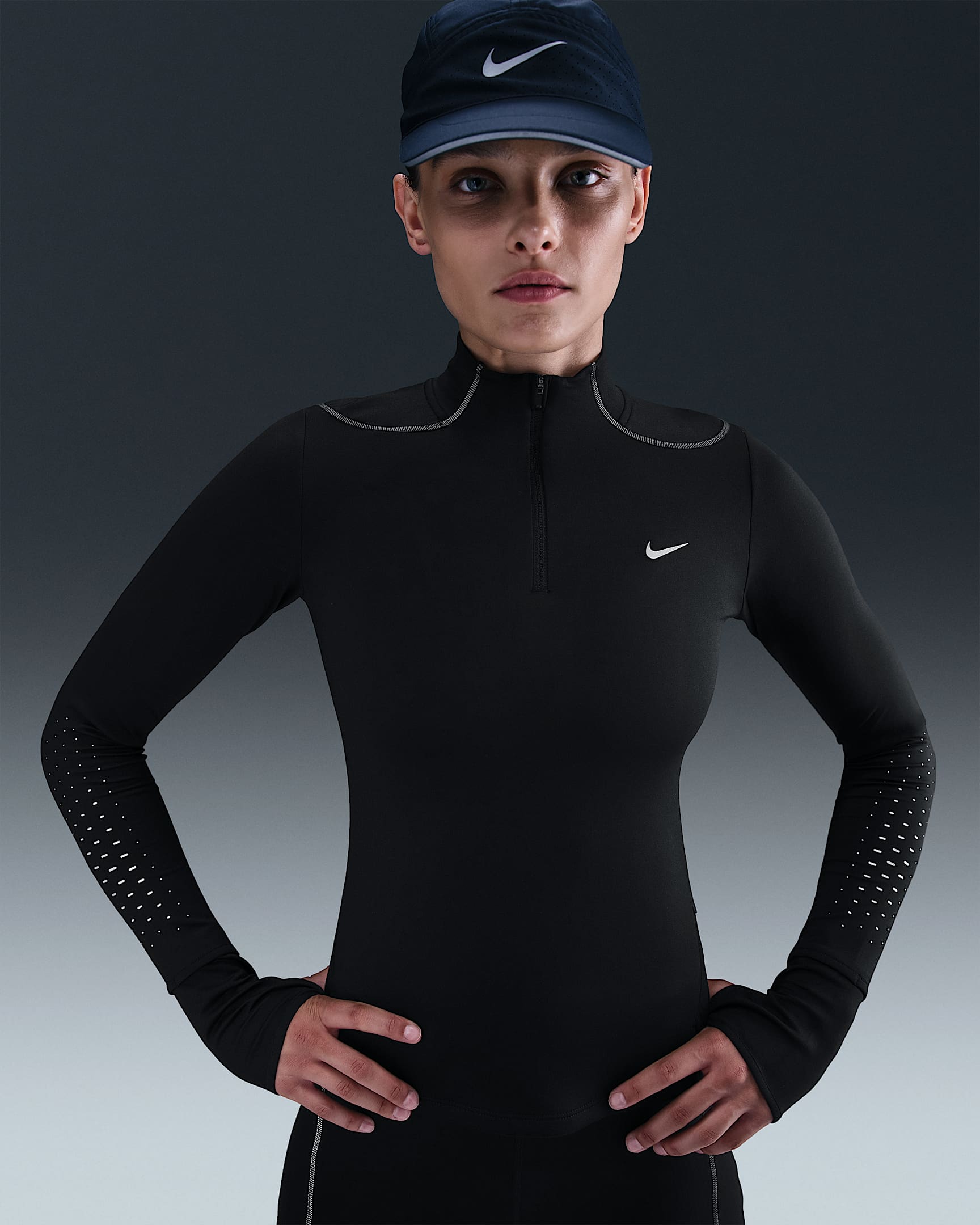 Nike Swift Part superior de running amb cremallera d'un quart Therma-FIT ADV amb detalls amb disseny reflector - Dona - Negre/Negre