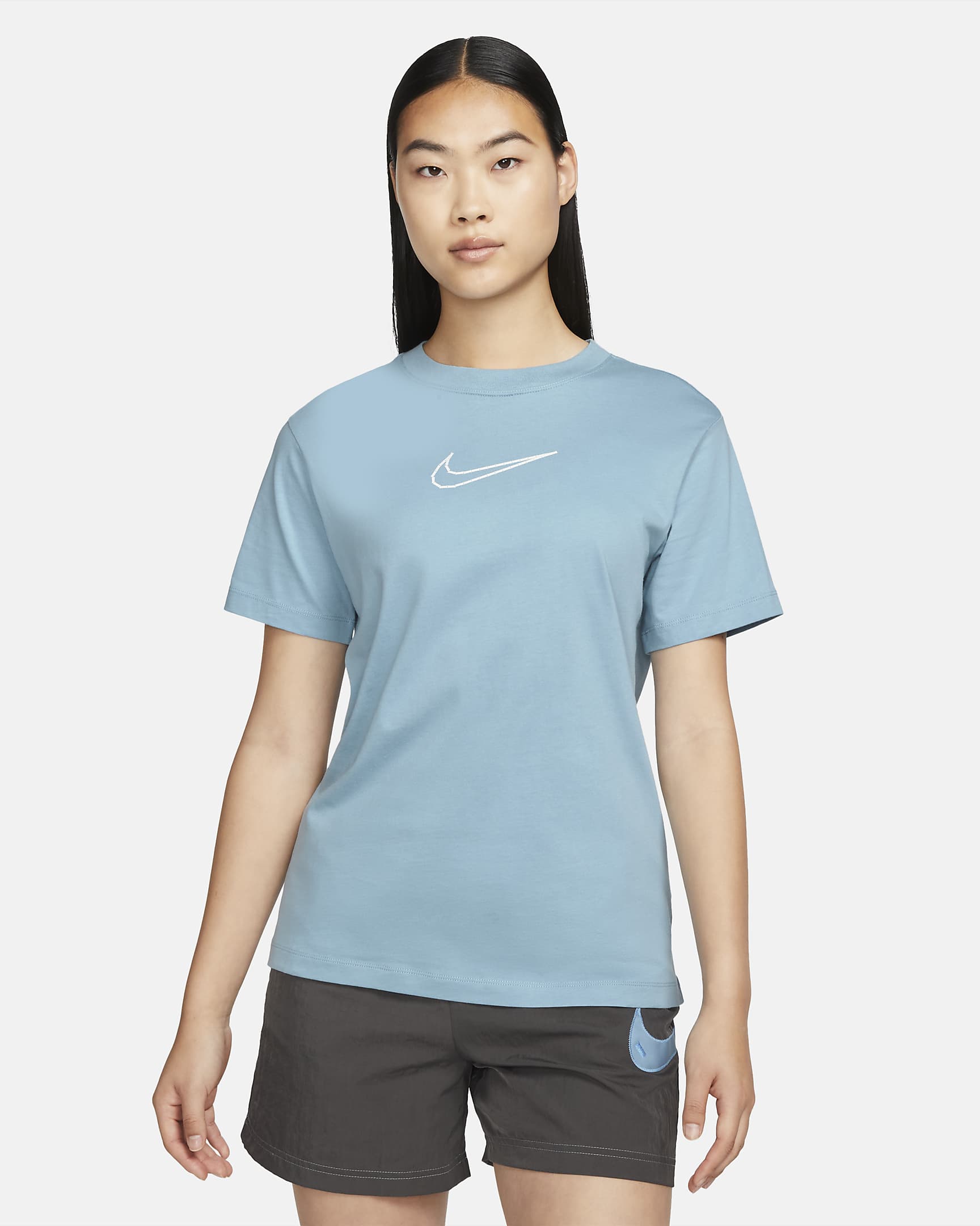 Nike Sportswear Women's T-Shirt. Nike VN