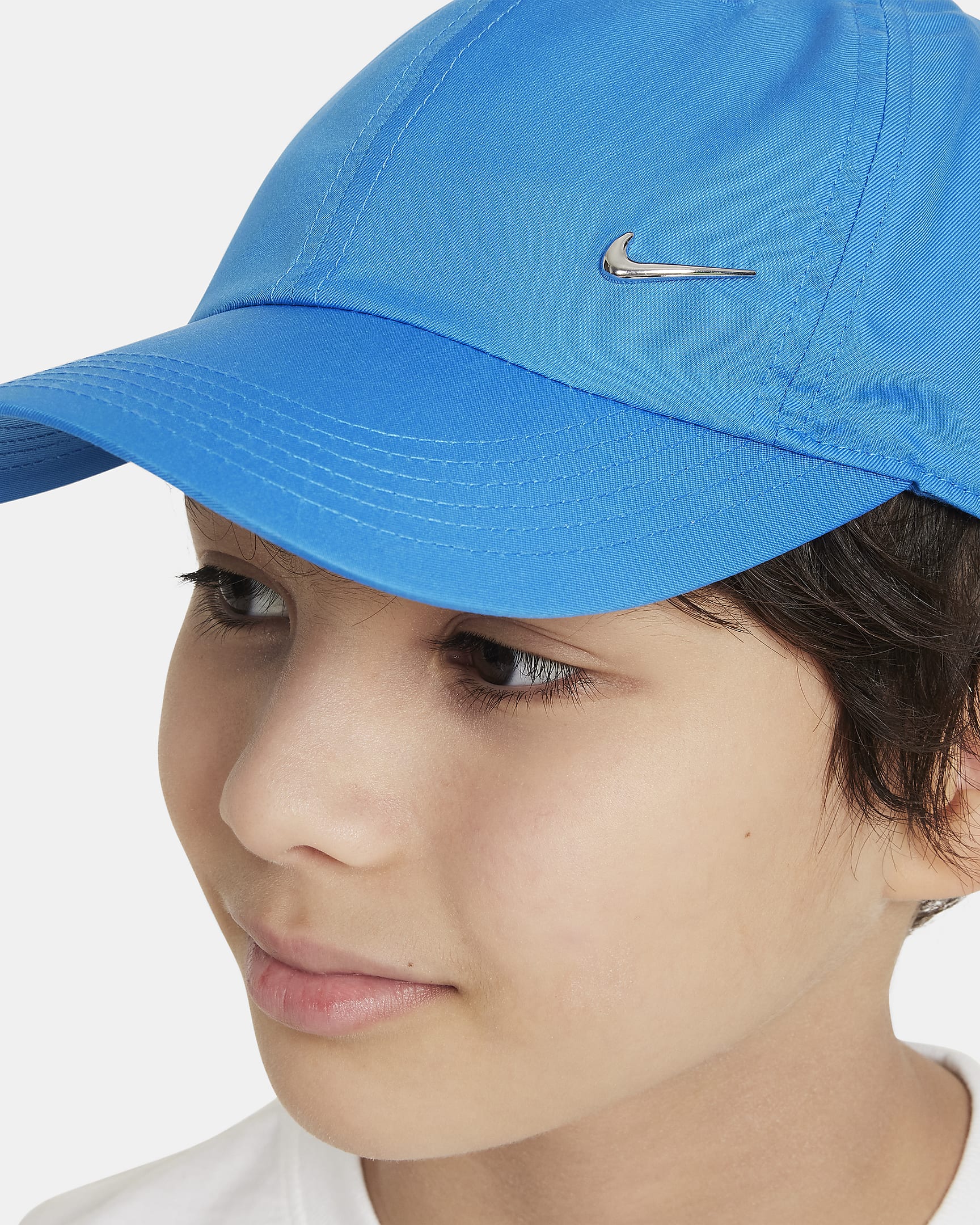 Dětská nevyztužená kšiltovka Nike Dri-FIT Club s kovovým logem Swoosh - Photo Blue