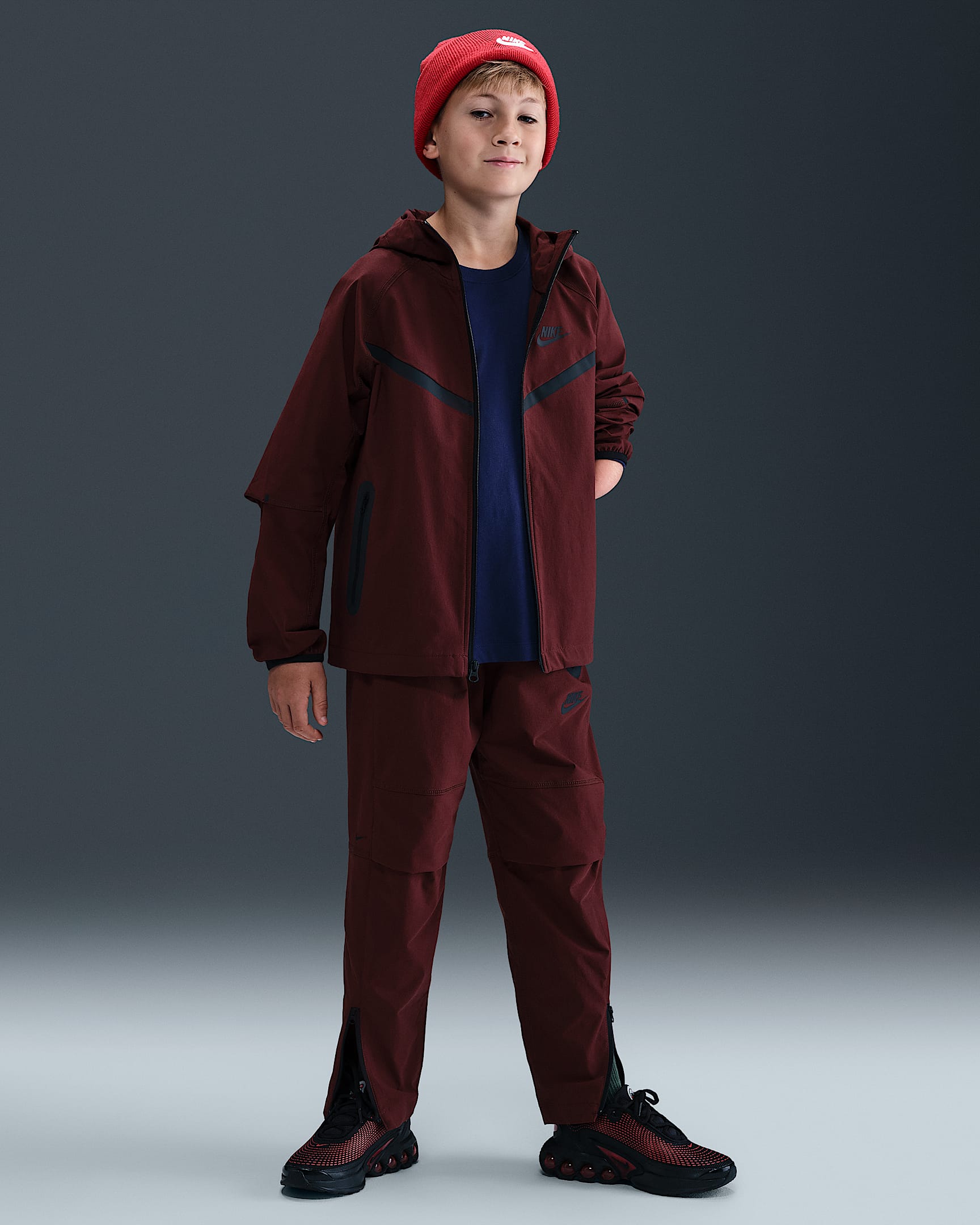 Vævede Nike Tech-bukser til større børn (drenge) - Dark Team Red/sort