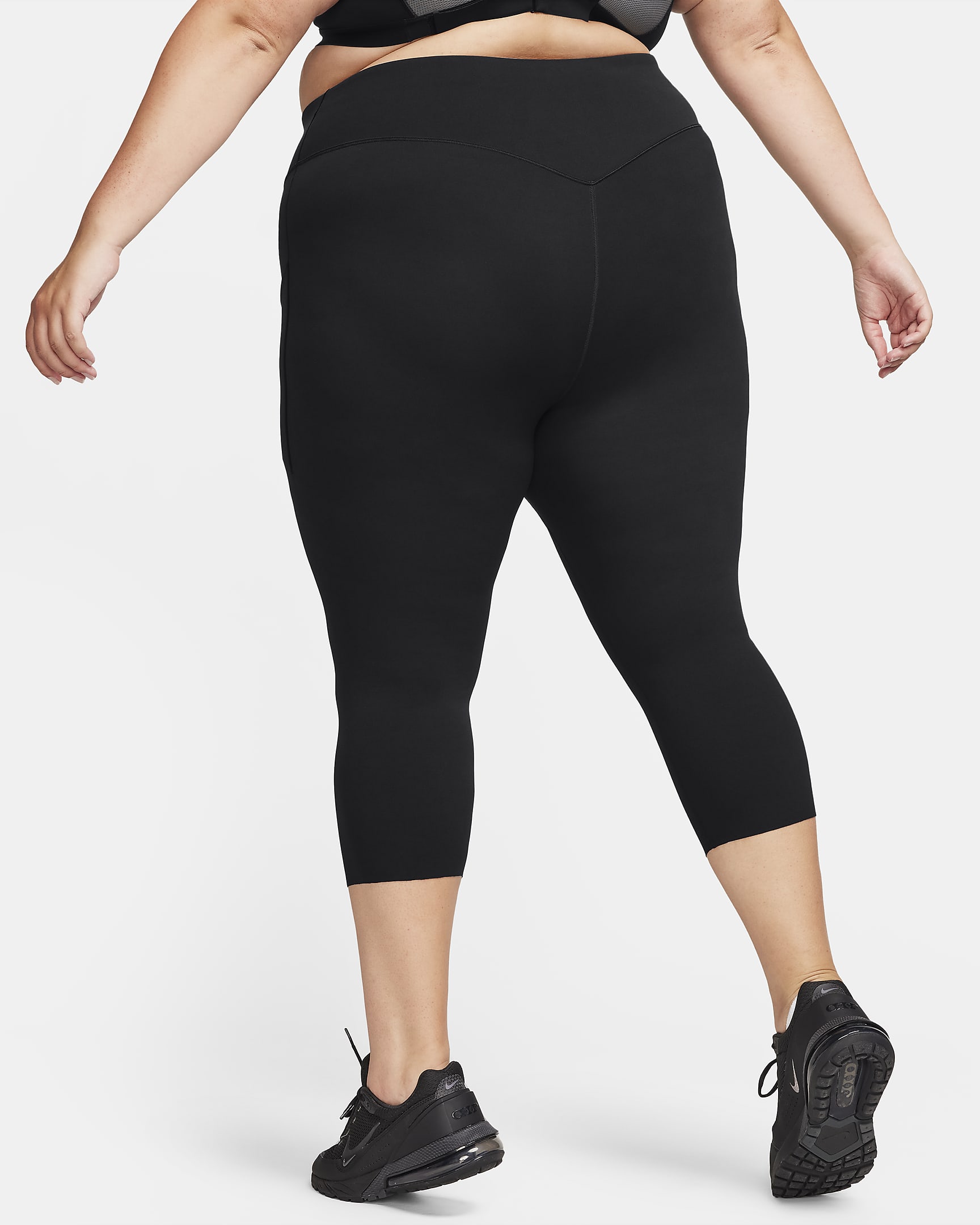 Leggings cortos de cintura alta y soporte medio con bolsillos para mujer (talla grande) Nike Universa - Negro/Negro