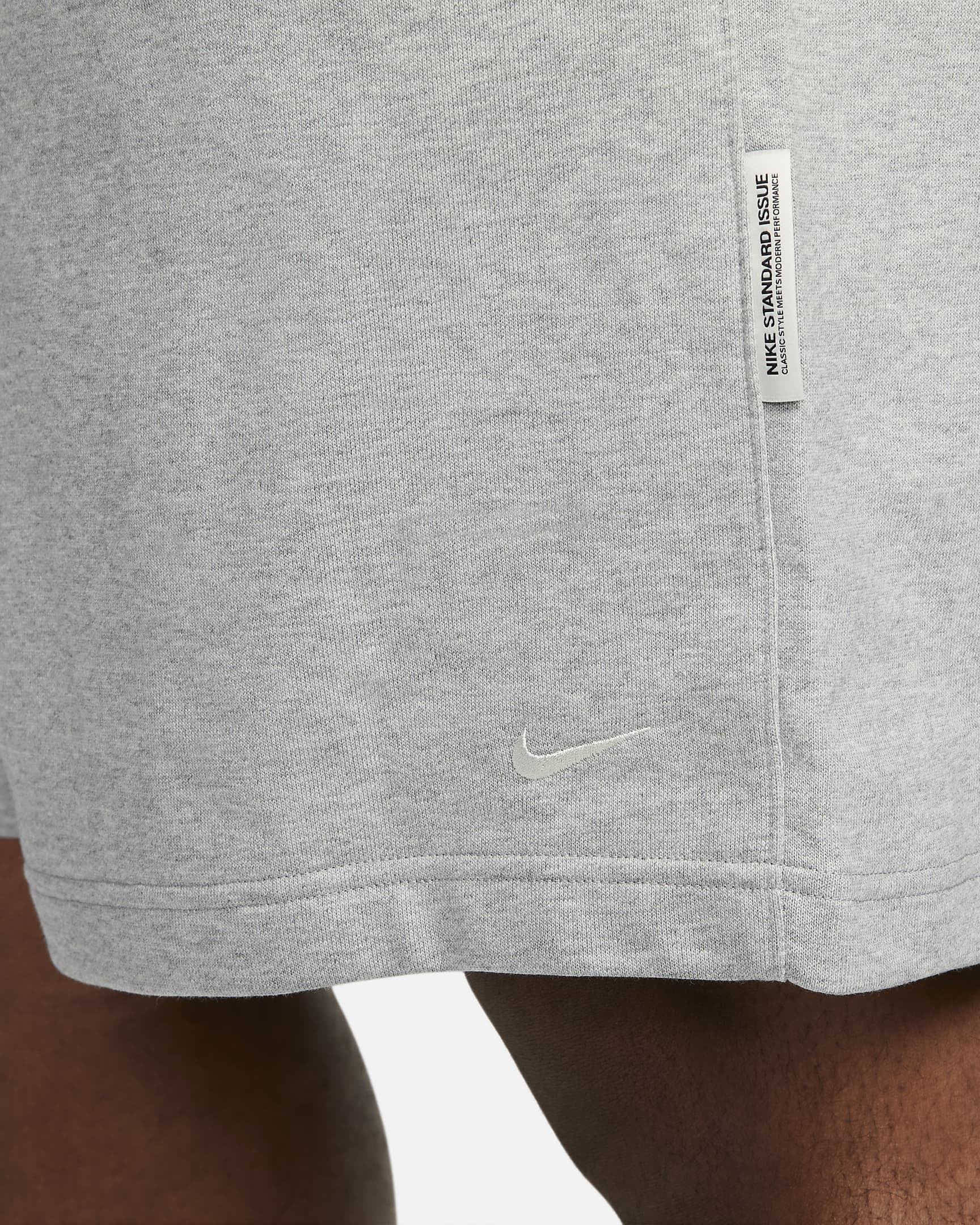 Shorts de básquetbol Dri-FIT de 20 cm para hombre Nike Standard Issue - Gris oscuro jaspeado/Marfil pálido