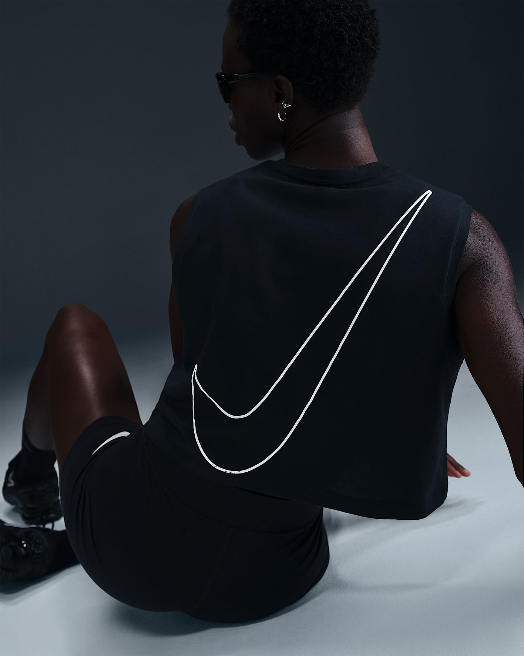 Nike Sportswear Club Women's Sleeveless Cropped Graphic T-Shirt
