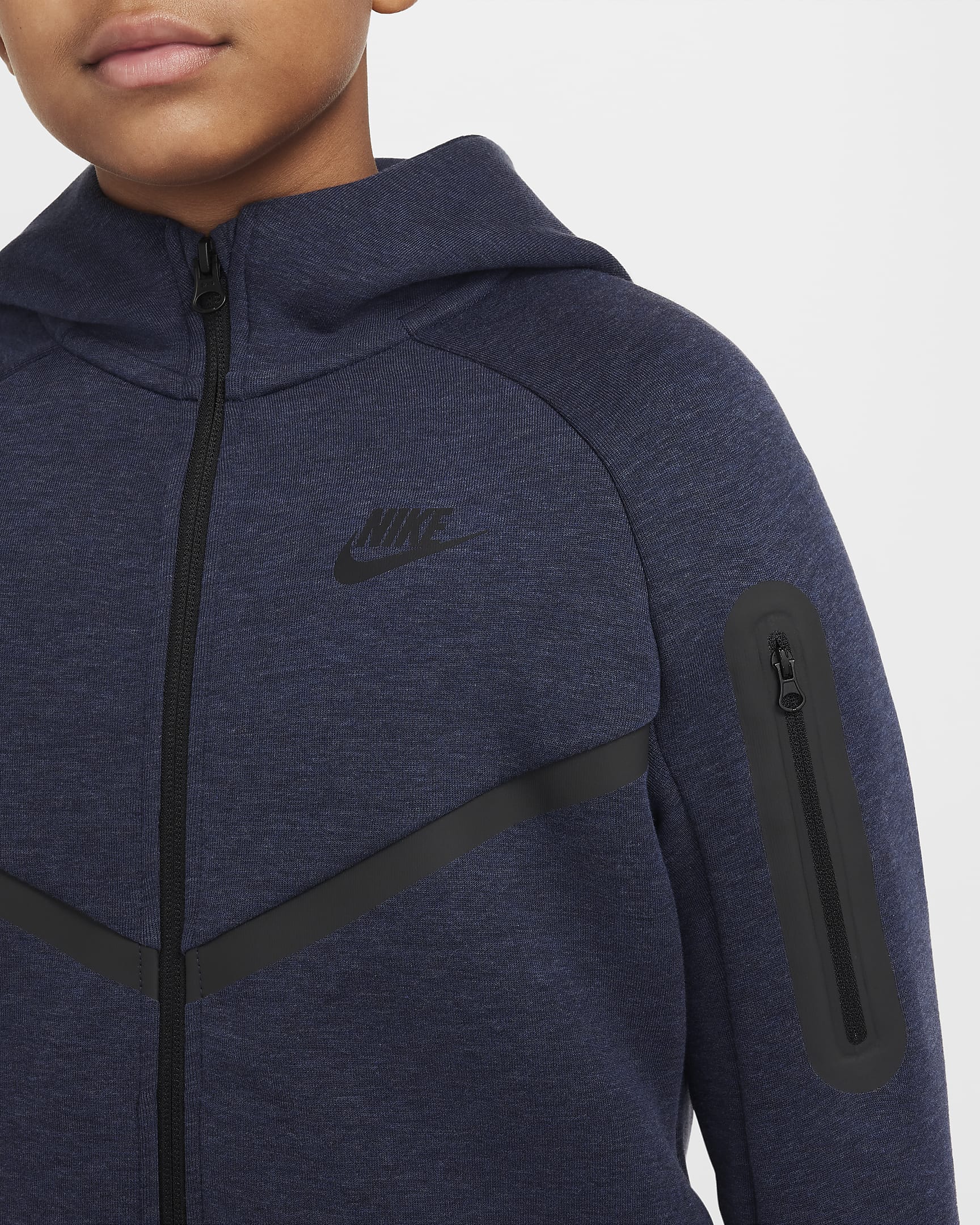 does nike tech fleece hoodie run small