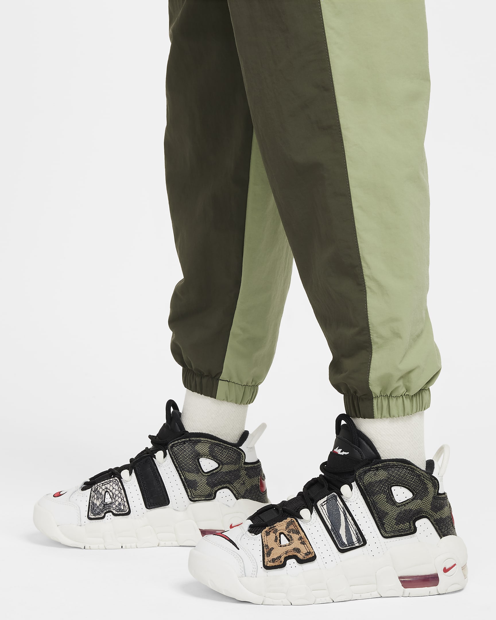 Nike Sportswear Amplify Older Kids' Woven Joggers - Cargo Khaki/Oil Green/Light Bone