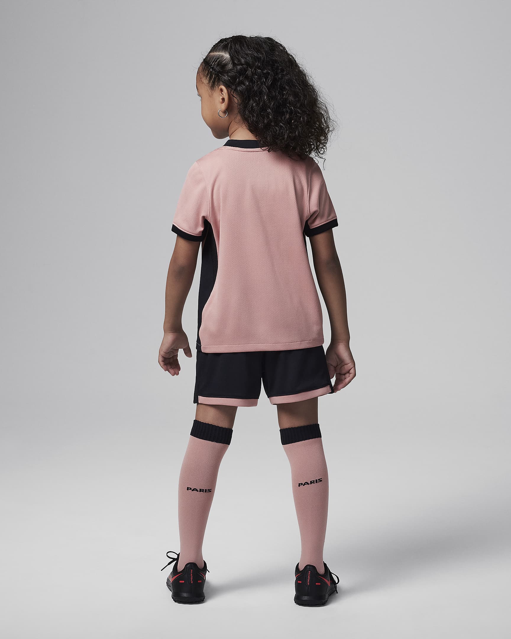 Paris Saint-Germain 2024/25 Stadium Third Jordan Replica-fodboldsæt i tre dele til mindre børn - Rust Pink/sort/sort