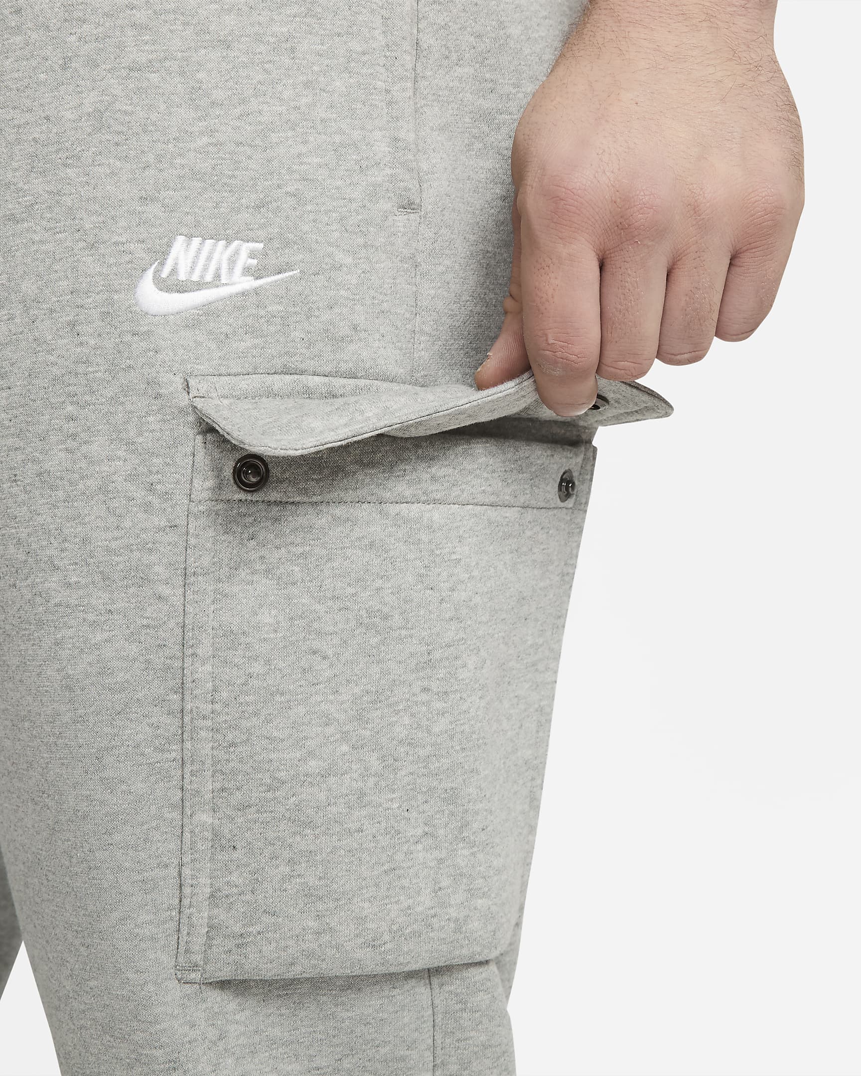 Pantalon cargo Nike Sportswear Club Fleece pour Homme - Dark Grey Heather/Matte Silver/Blanc