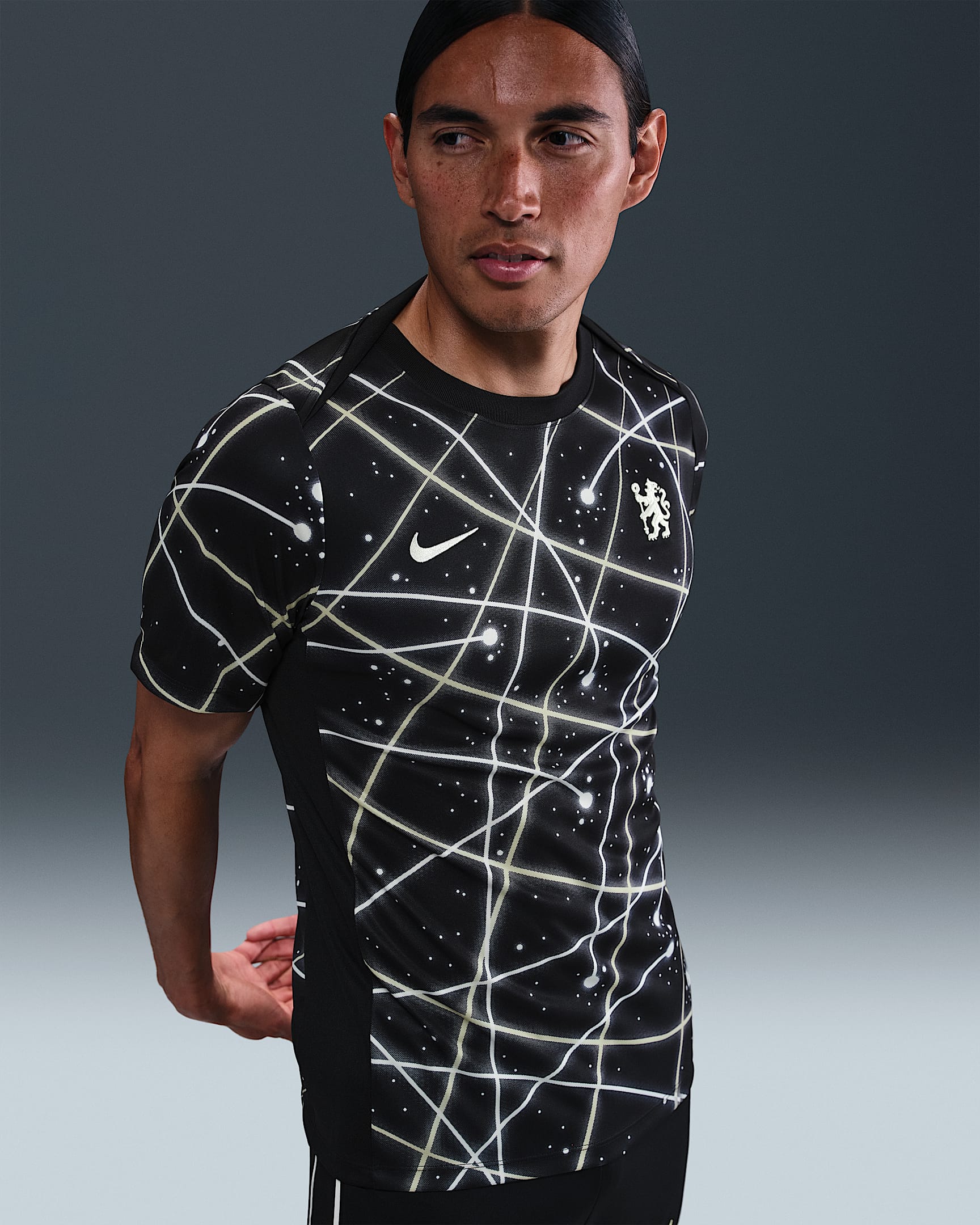 Chelsea FC Academy Pro Camiseta de fútbol de manga corta para antes del partido Nike Dri-FIT - Hombre - Negro/Coconut Milk/Team Gold/Coconut Milk