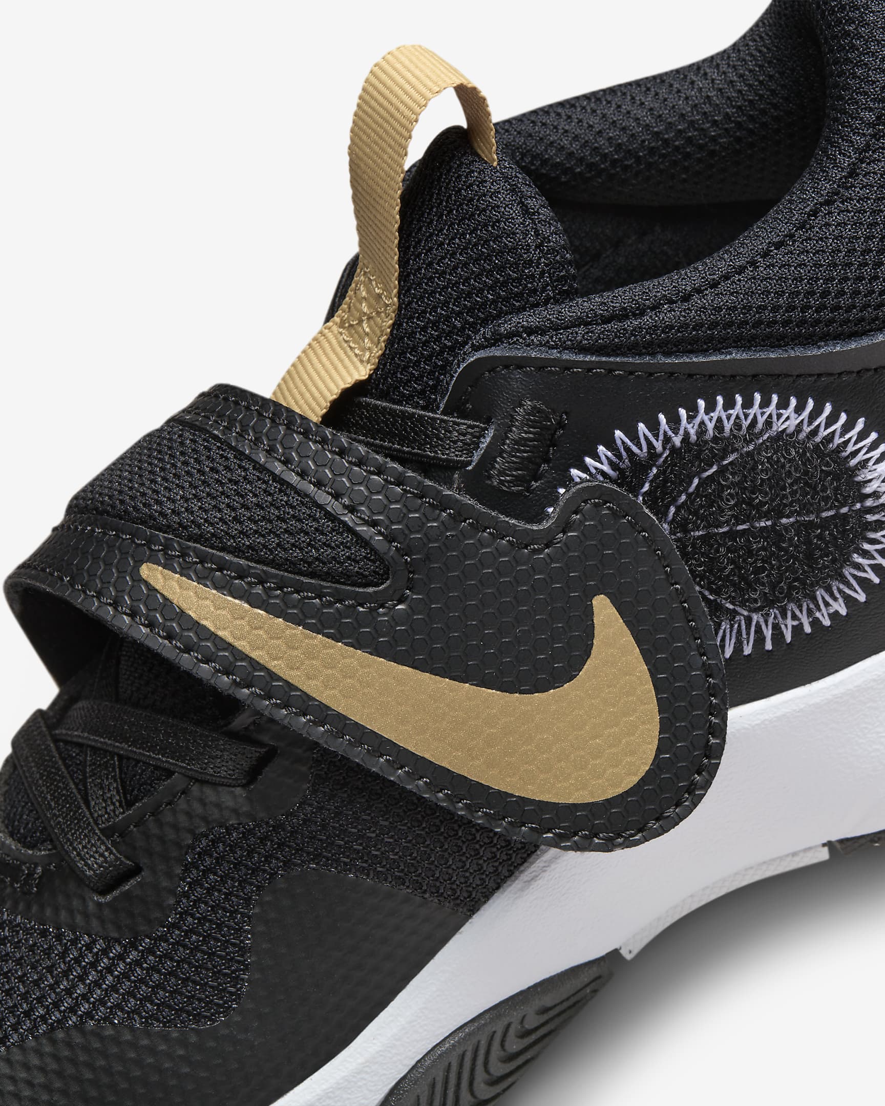 Nike Team Hustle D 11 Little Kids' Shoes - Black/White/Metallic Gold