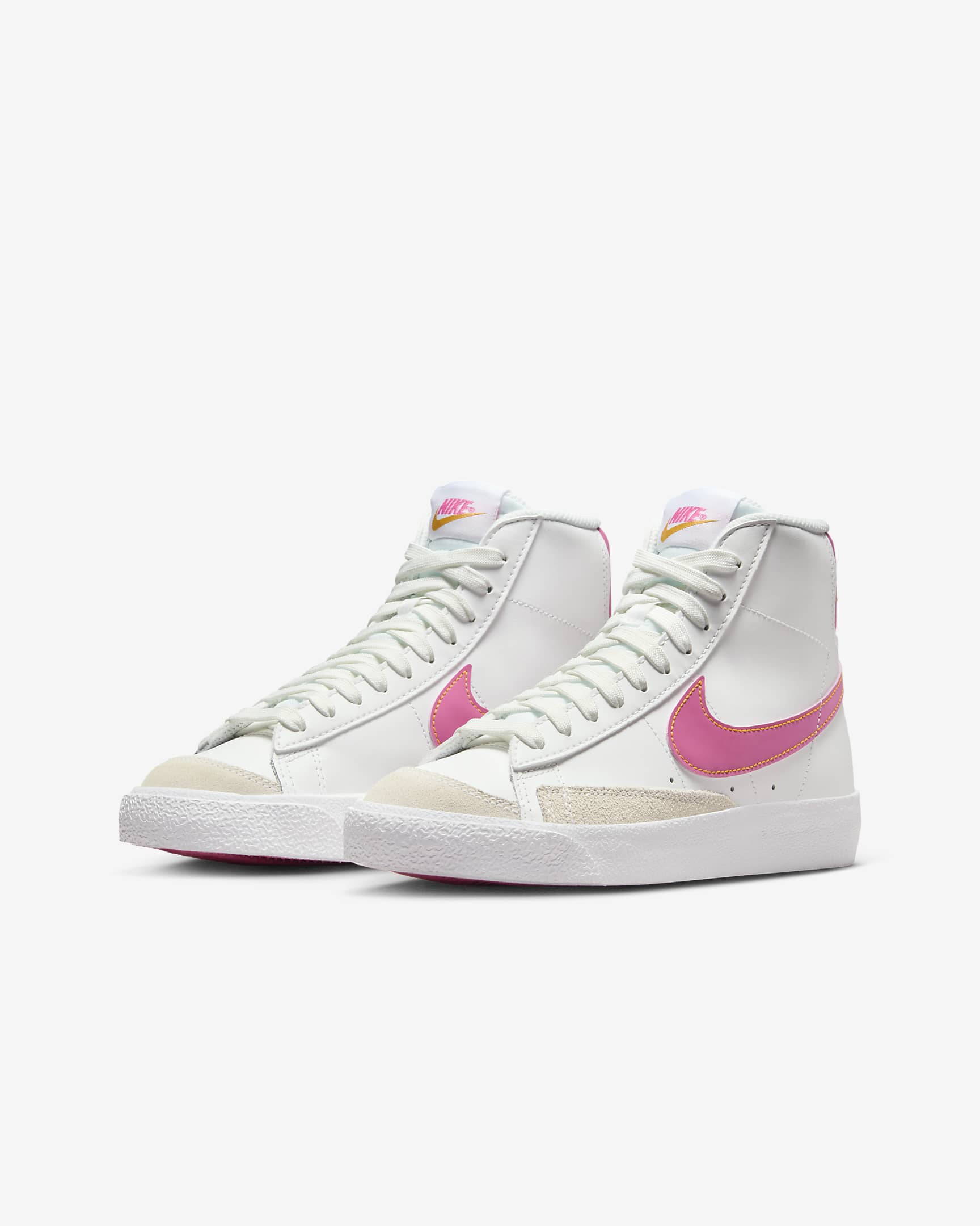 Tenis para niños grandes Nike Blazer Mid '77 - Blanco cumbre/Oro universitario/Blanco/Rosa paleta