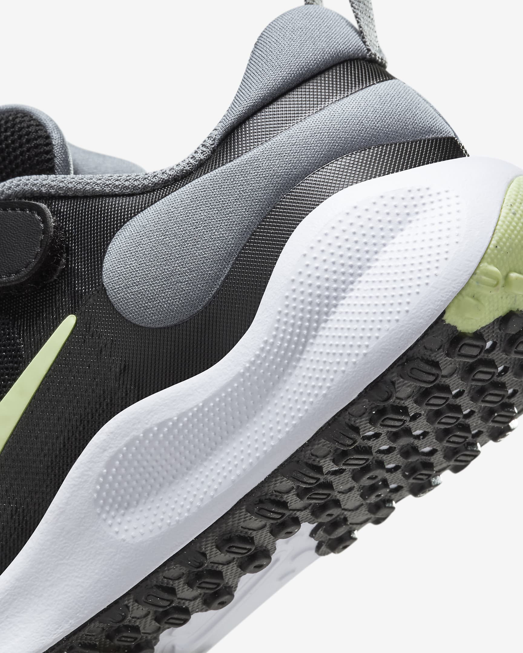 Nike Revolution 7 kleuterschoenen - Zwart/Smoke Grey/Wit/Barely Volt