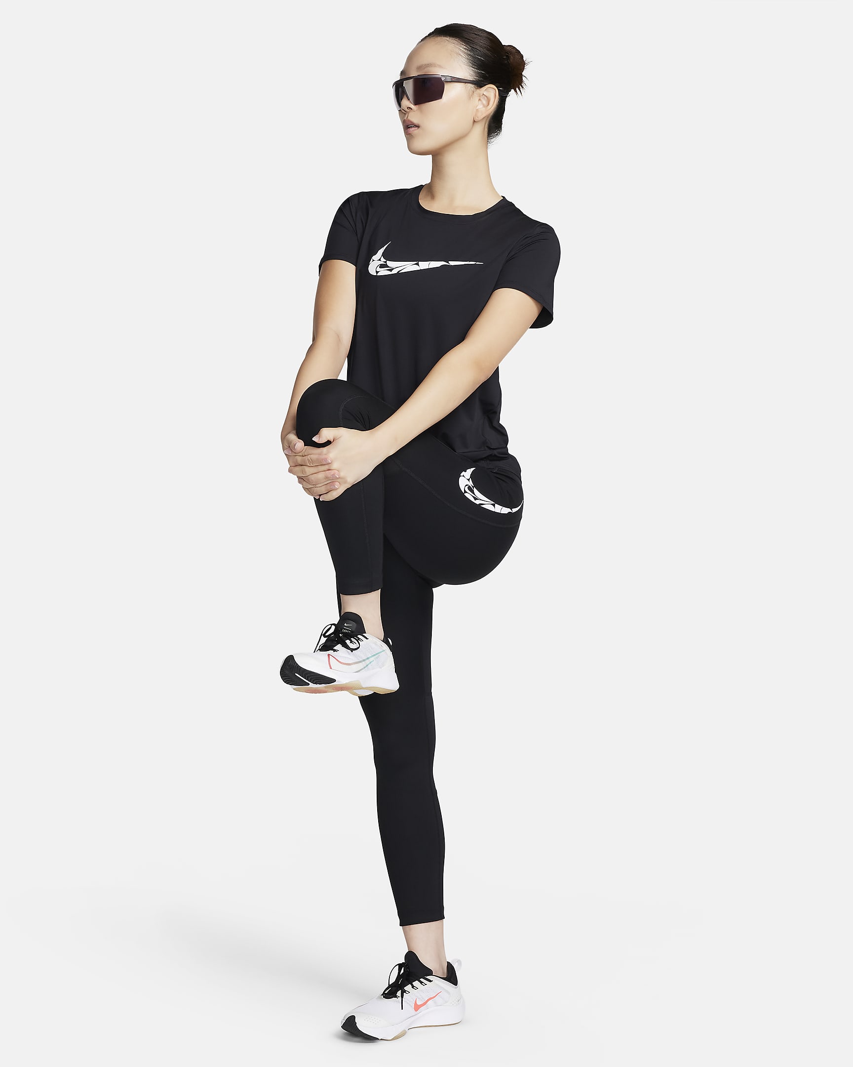 Nike One Swoosh Women's Dri-FIT Short-Sleeve Running Top - Black/White