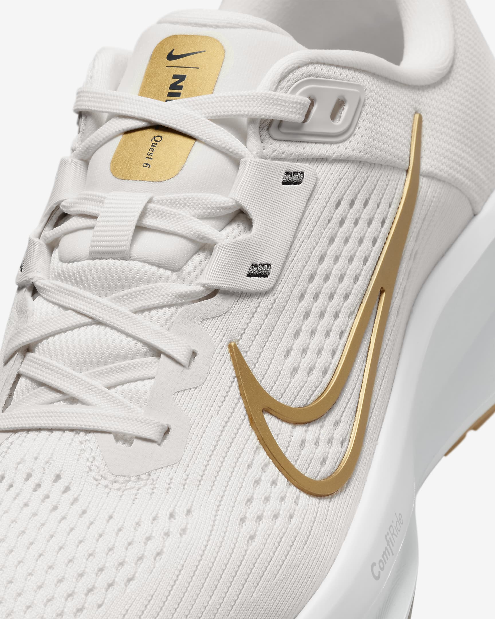 Nike Quest 6 女款路跑鞋 - Phantom/Sail/Pale Ivory/Metallic Gold