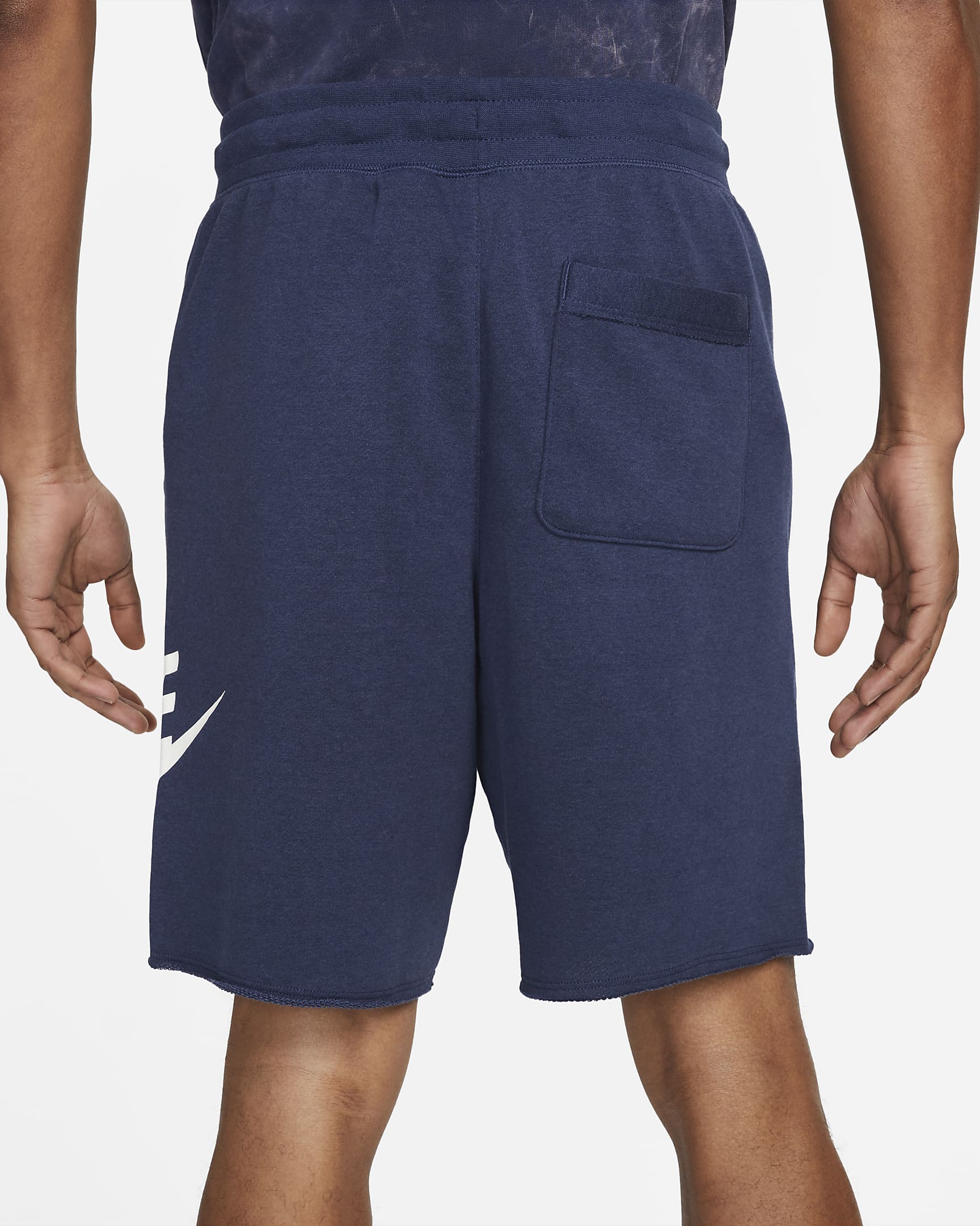 Nike Club Alumni Herrenshorts aus French Terry - Midnight Navy/Weiß/Weiß