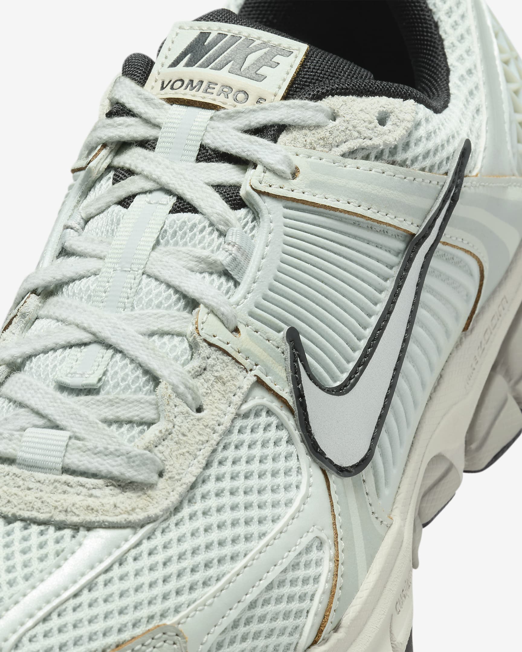 Nike Zoom Vomero 5 Women's Shoes - Light Silver/Light Bone/Black/Chrome