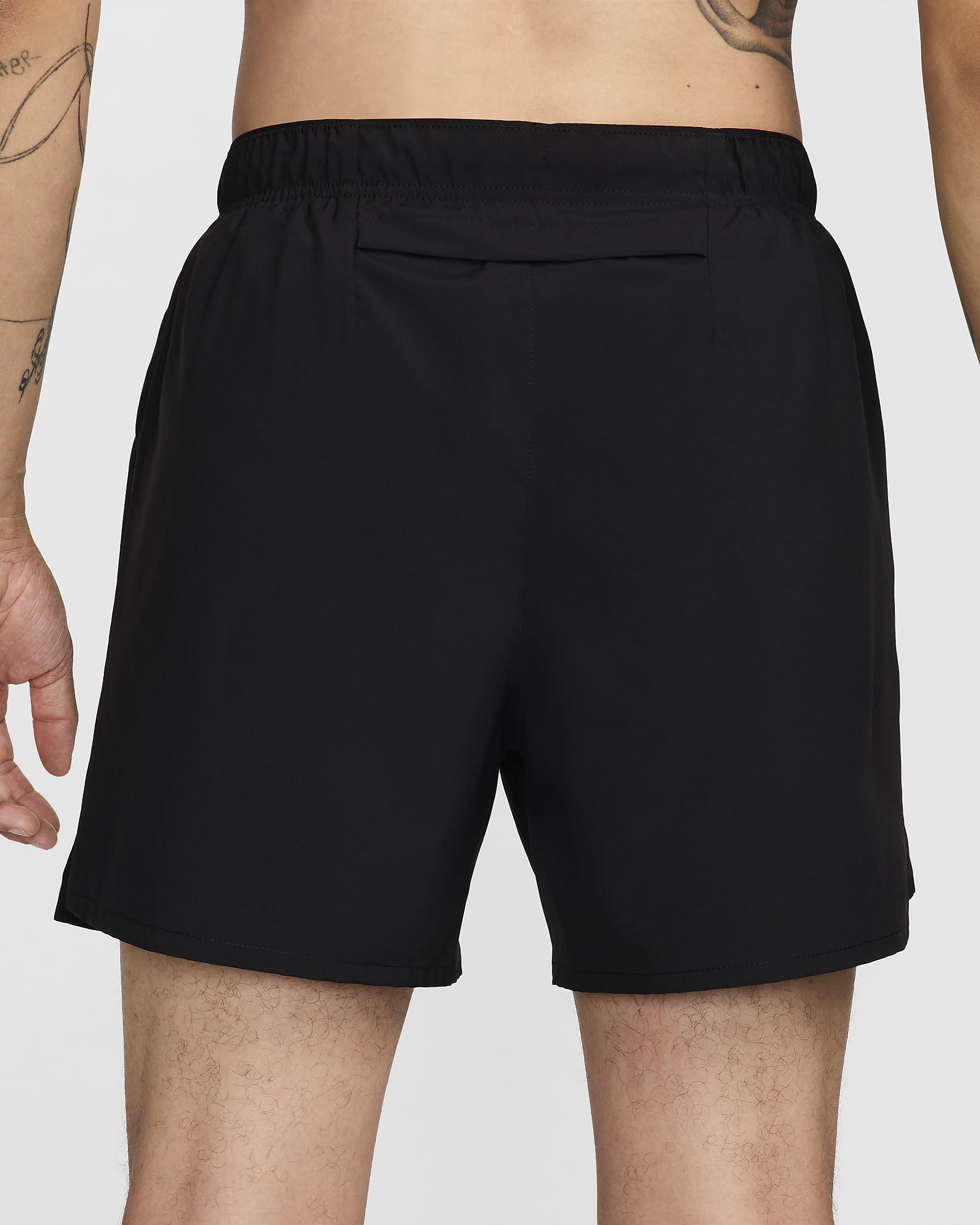 Nike Challenger Swoosh Dri-FIT løpeshorts (13 cm) til herre - Svart/Svart/Svart/Hvit