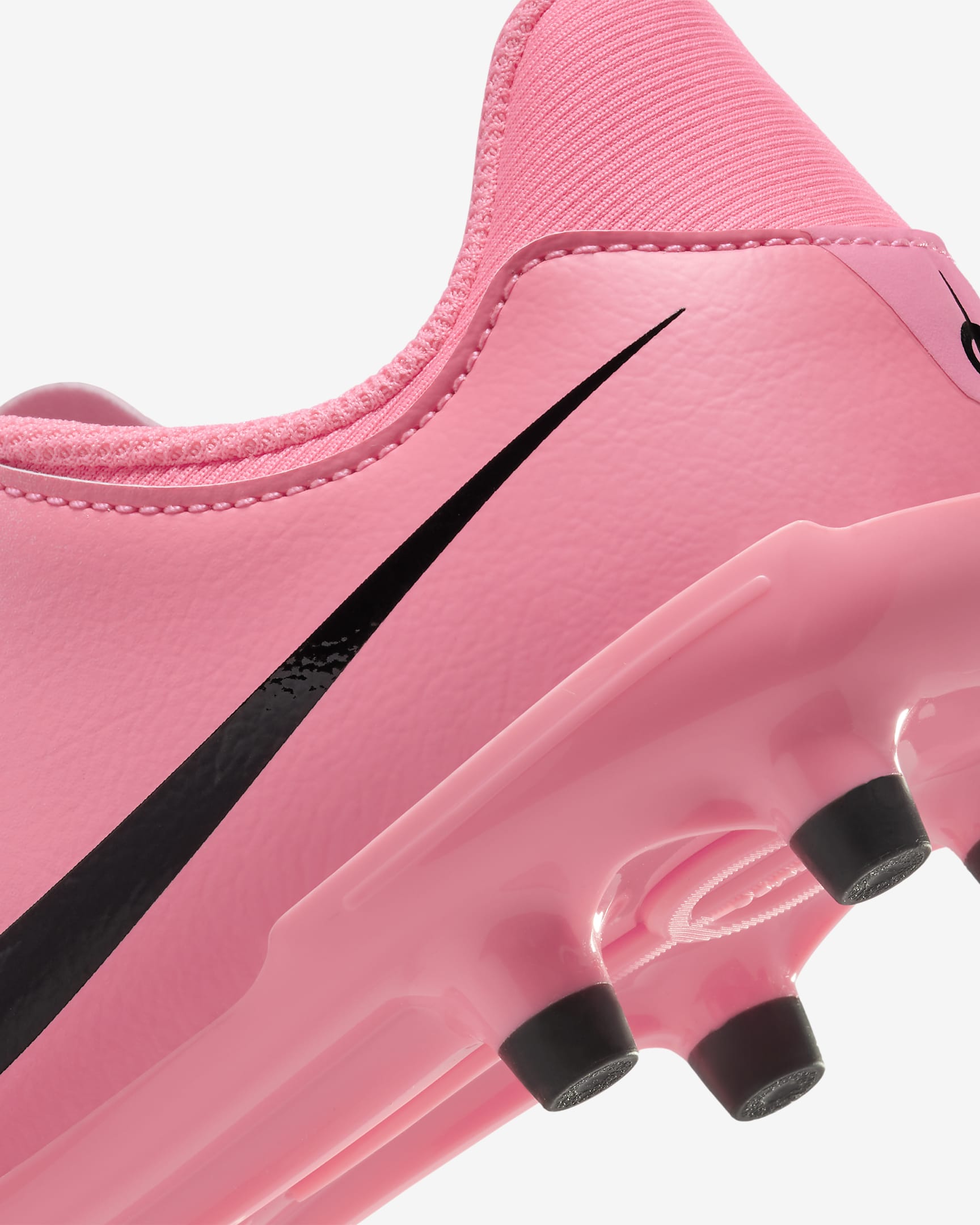 Tacos de fútbol de corte low para terrenos múltiples para niños de preescolar y grandes Nike Jr. Tiempo Legend 10 Academy - Espuma rosa/Negro