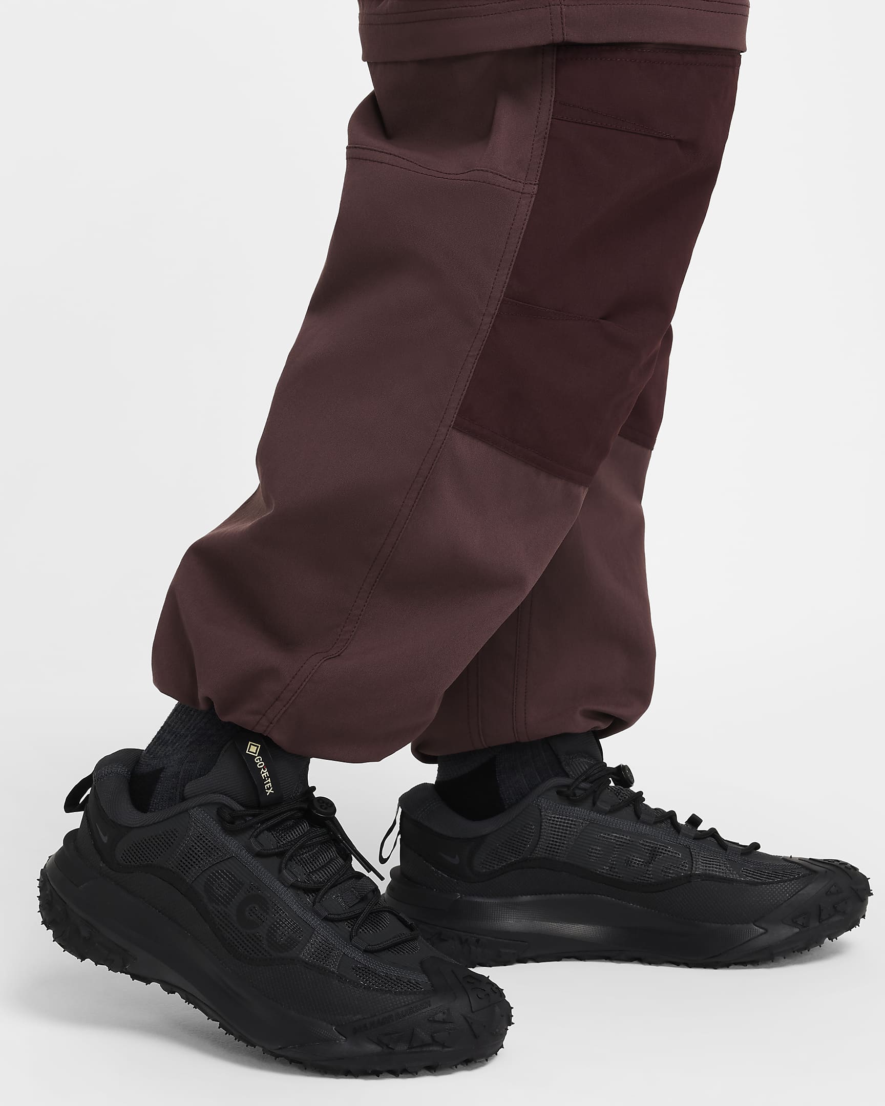 Pantaloni cargo Nike ACG "Smith Summit" - Uomo - Burgundy Crush/Nero/Laser Fuchsia/Summit White