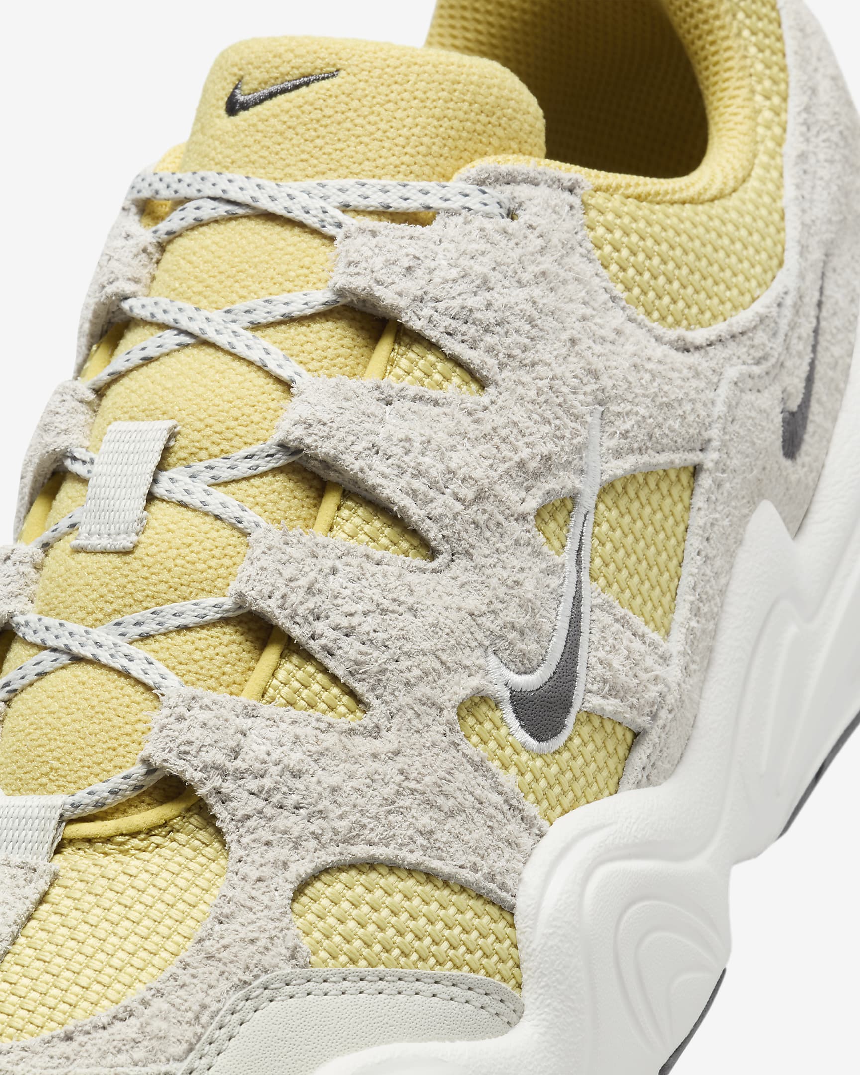 Nike Tech Hera-sko til kvinder - Saturn Gold/Light Bone/Phantom/Iron Grey