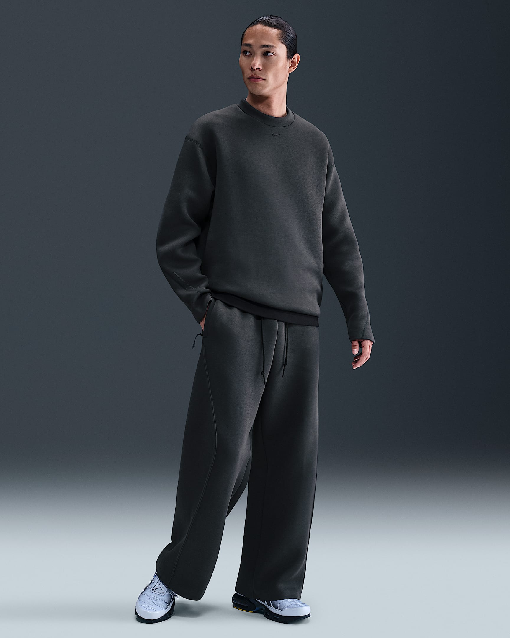 Nike Tech Men's Fleece Loose-Fit Open Hem Trousers - Anthracite/Black