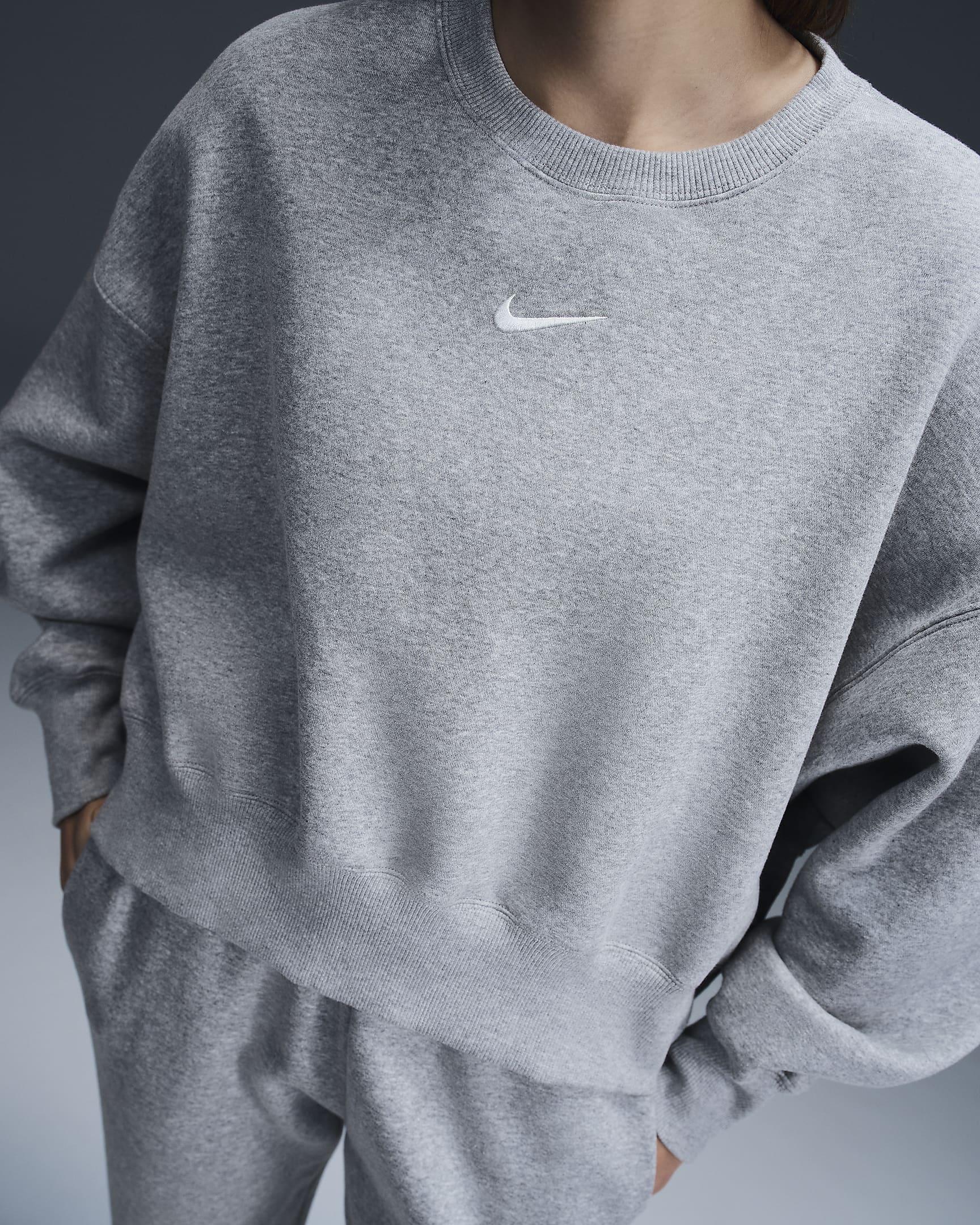 Dámská volnější mikina Nike Sportswear Phoenix Fleece s kulatým výstřihem - Dark Grey Heather/Sail