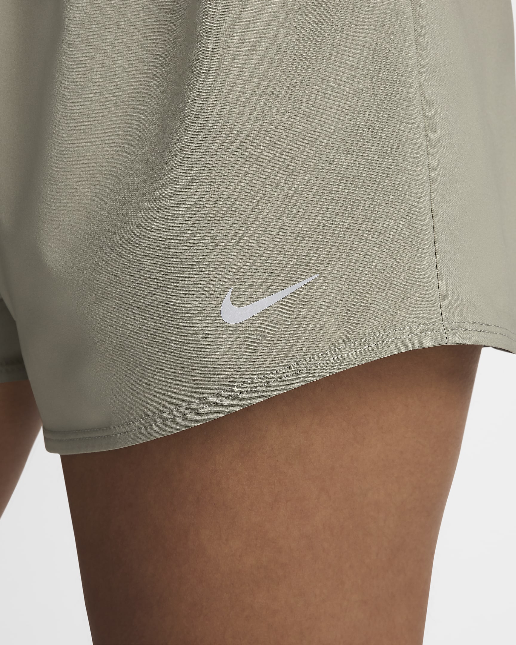 Shorts con forro de ropa interior Dri-FIT de tiro medio de 8 cm para mujer Nike One - Militar claro