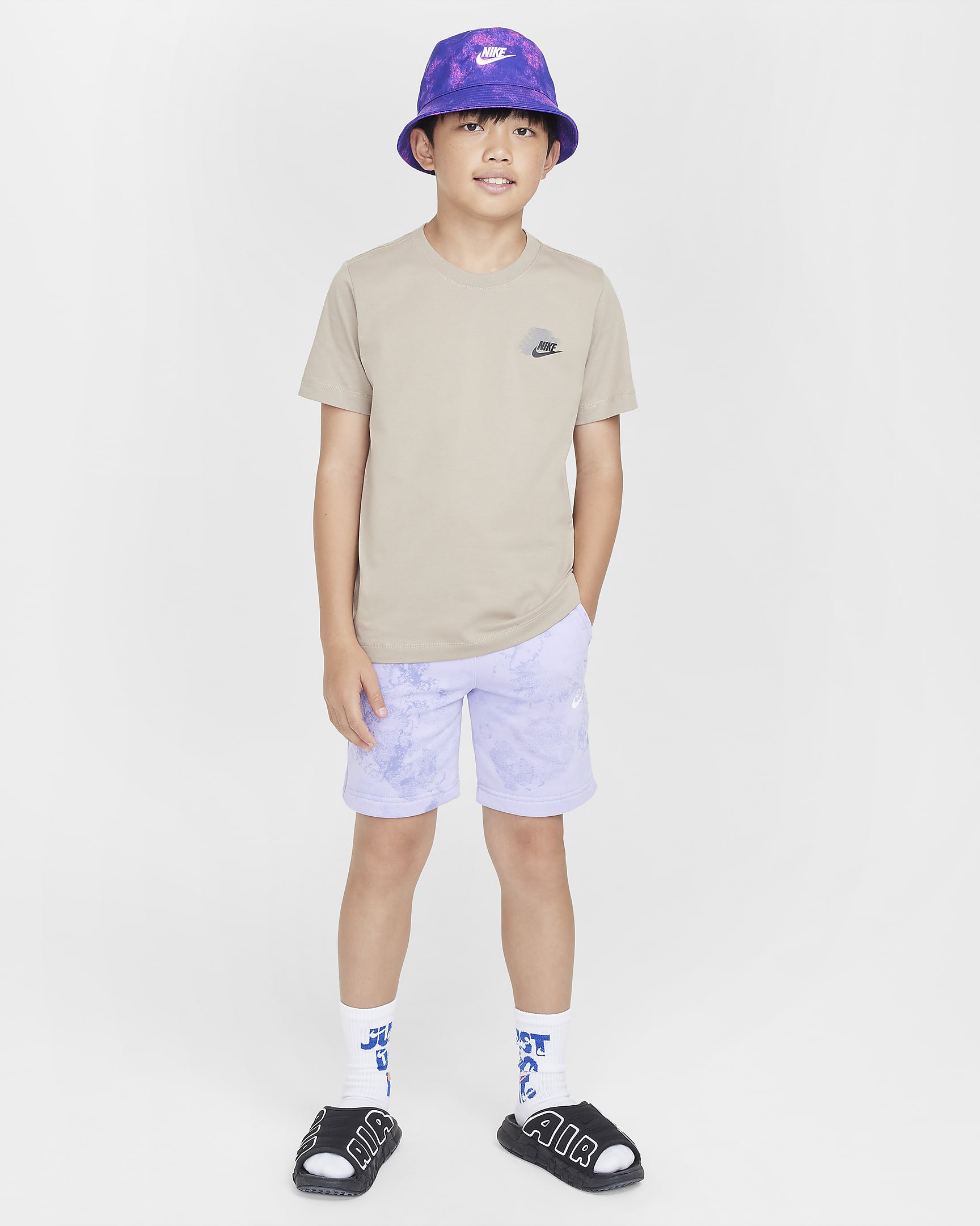 Nike Sportswear Standard Issue Older Kids' (Boys') Graphic T-Shirt - Khaki