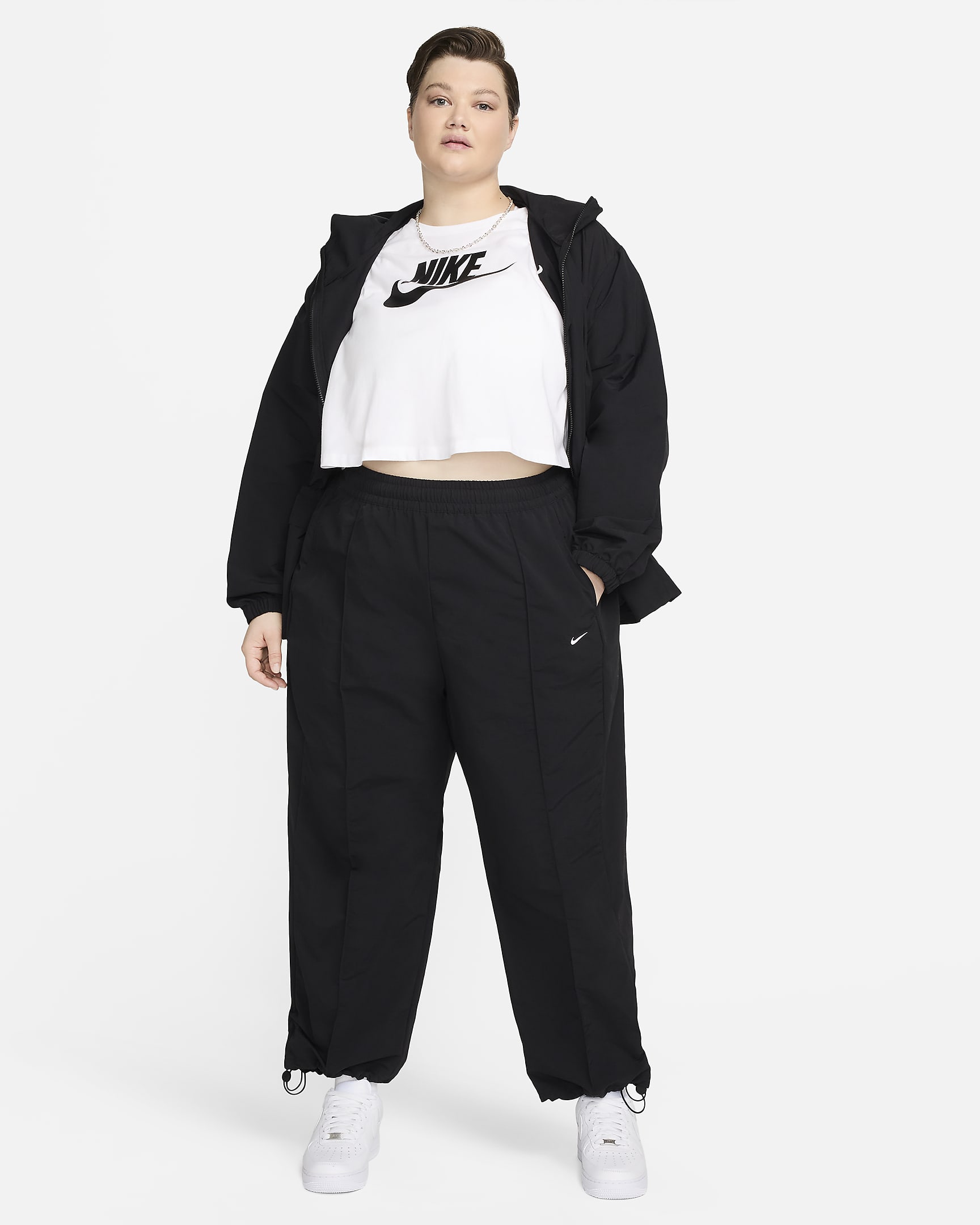 Pants de tiro medio con dobladillo abierto para mujer (talla grande) Nike Sportswear Everything Wovens - Negro/Blanco