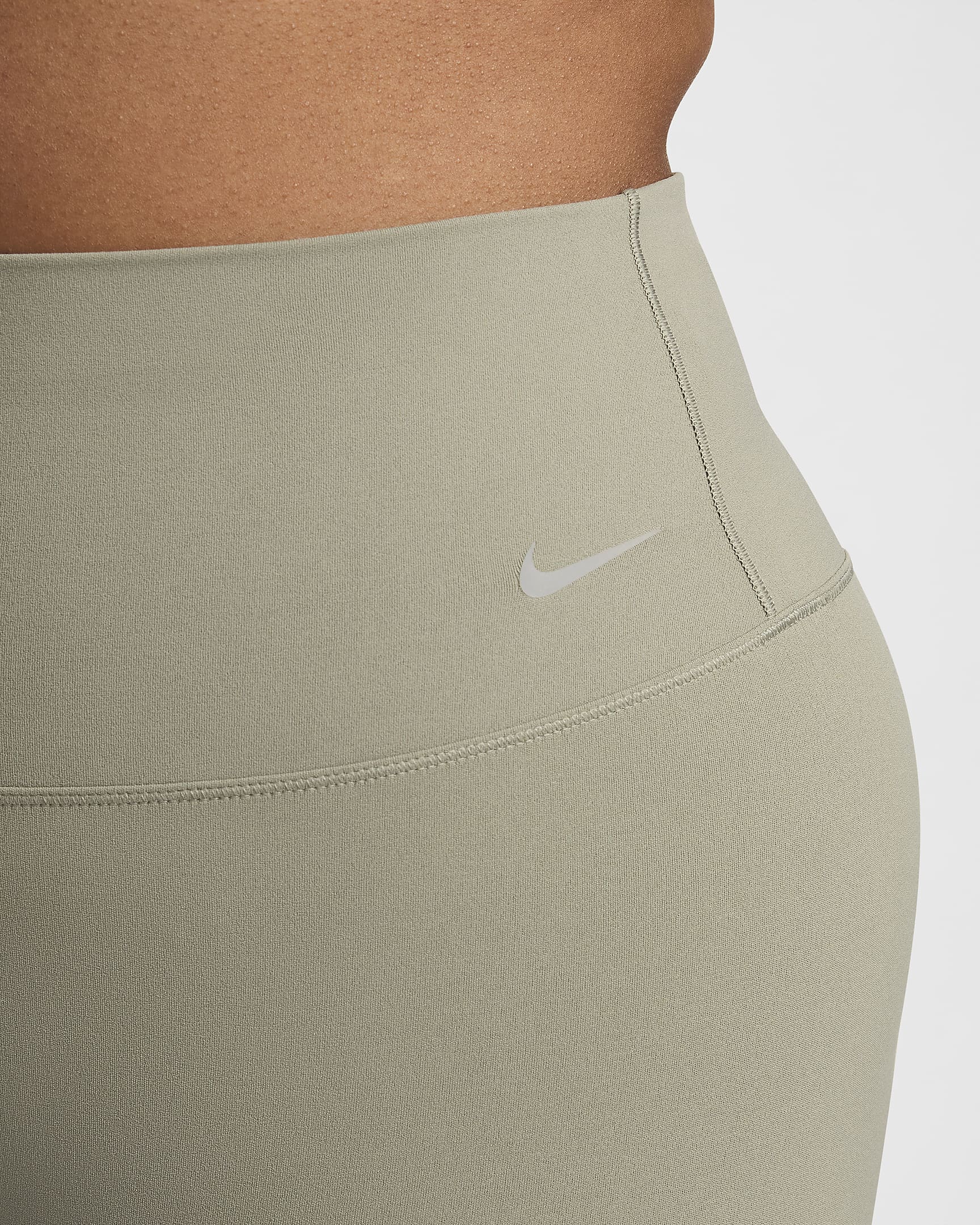 Nike Zenvy sykkelhorts med lett støtte og høyt liv til dame (20 cm) - Light Army/Svart