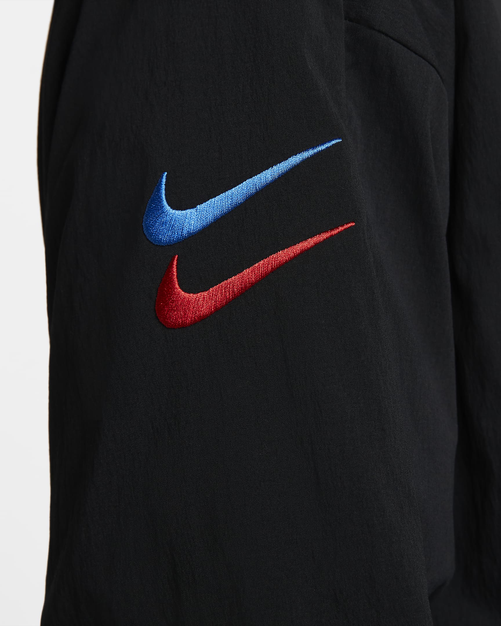 F.C. Barcelona Women's Nike DriFIT Woven Football Jacket. Nike CA