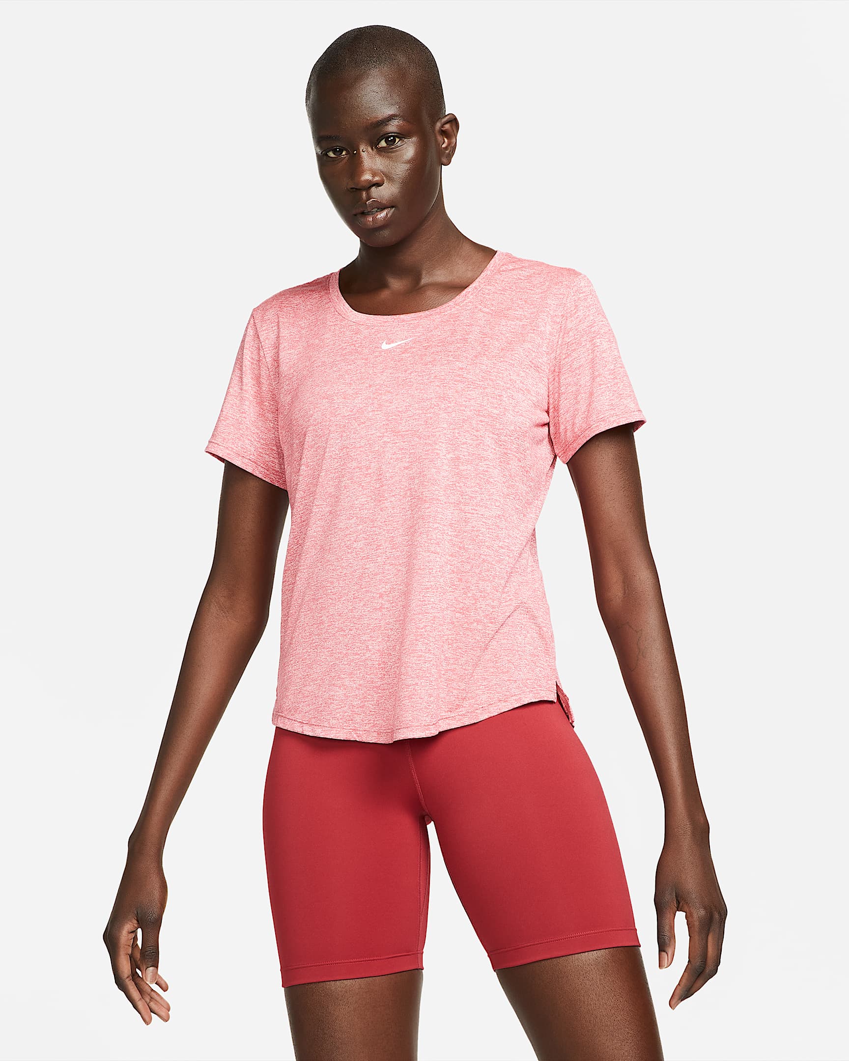 Playera de manga corta y ajuste estándar para mujer Nike Dri-FIT One - Rosa arcaico/Jaspeado/Blanco
