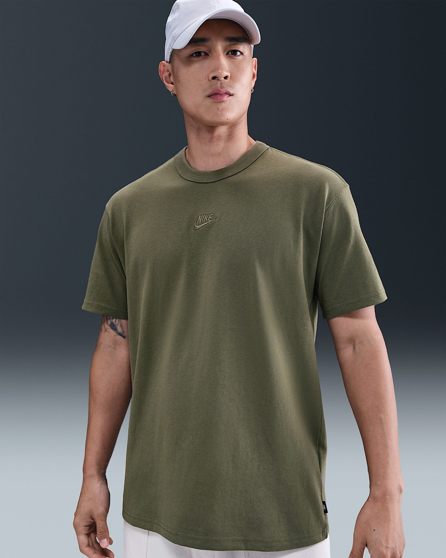 ナイキ スポーツウェア プレミアム エッセンシャル メンズ Tシャツ - ミディアムオリーブ