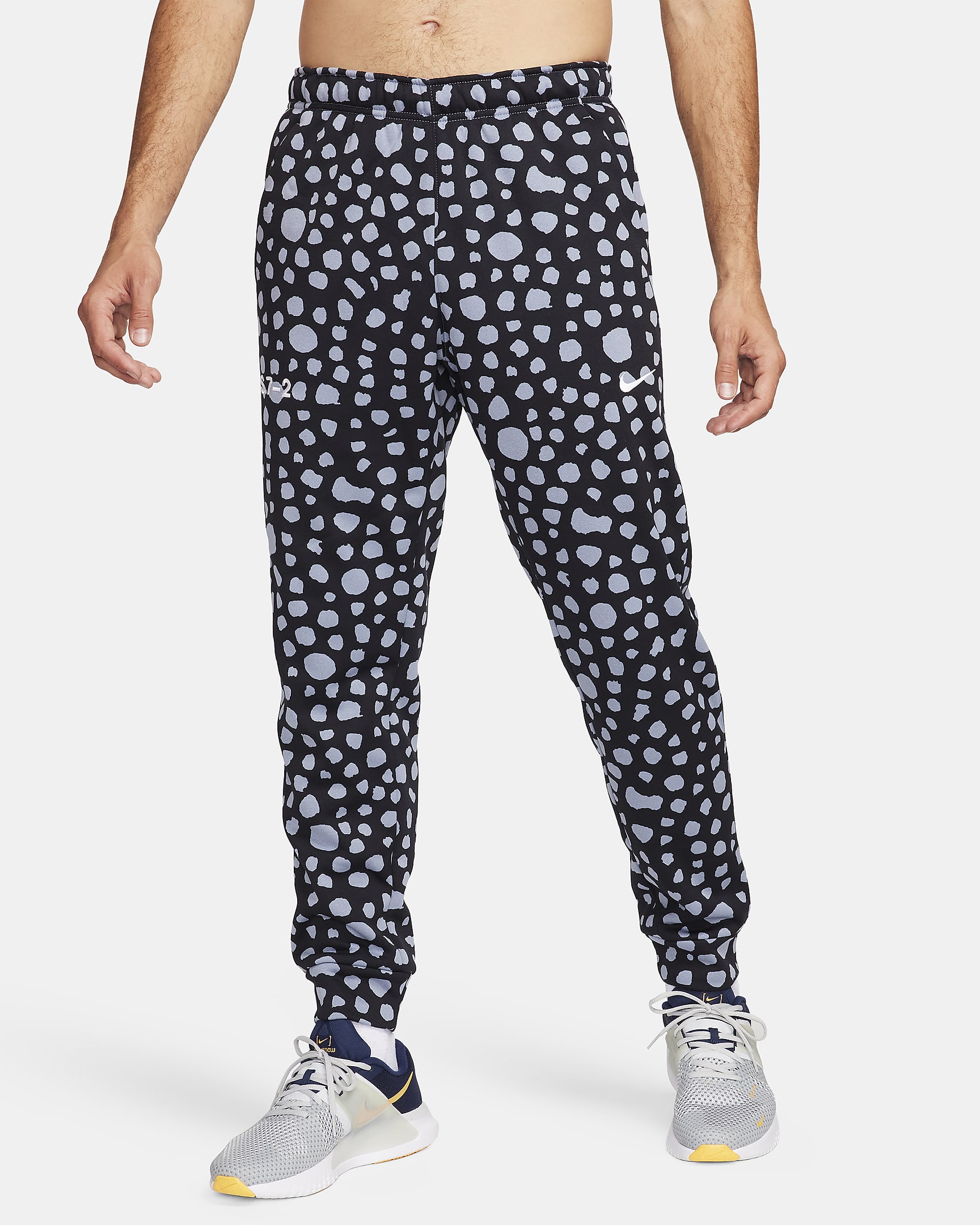 Pants de fitness entallados con estampado para hombre Nike Therma-FIT Studio '72 - Pizarra cenizo/Pizarra cenizo/Blanco