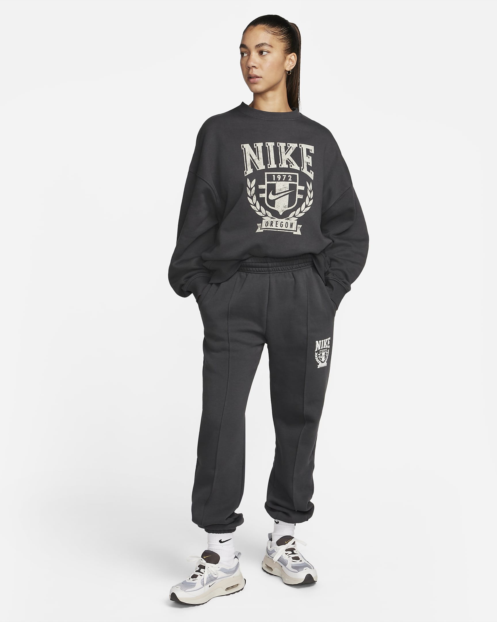 Nike Sportswear Women's Oversized Fleece Crew-Neck Sweatshirt. Nike UK
