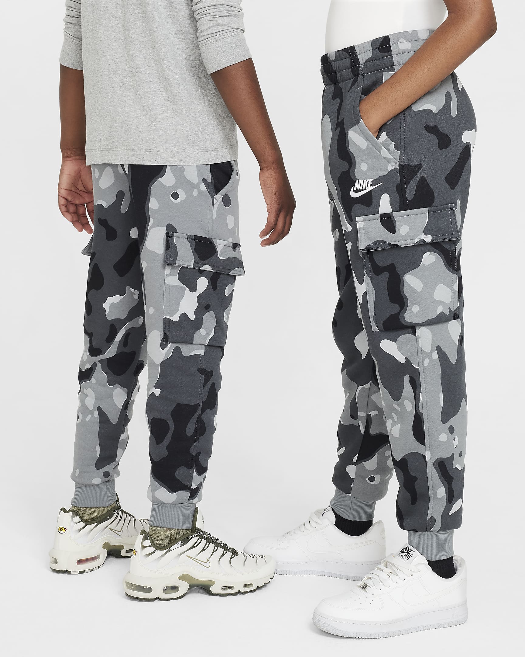 Nike Sportswear Club Fleece Older Kids' Camo Cargo Trousers - Smoke Grey/White