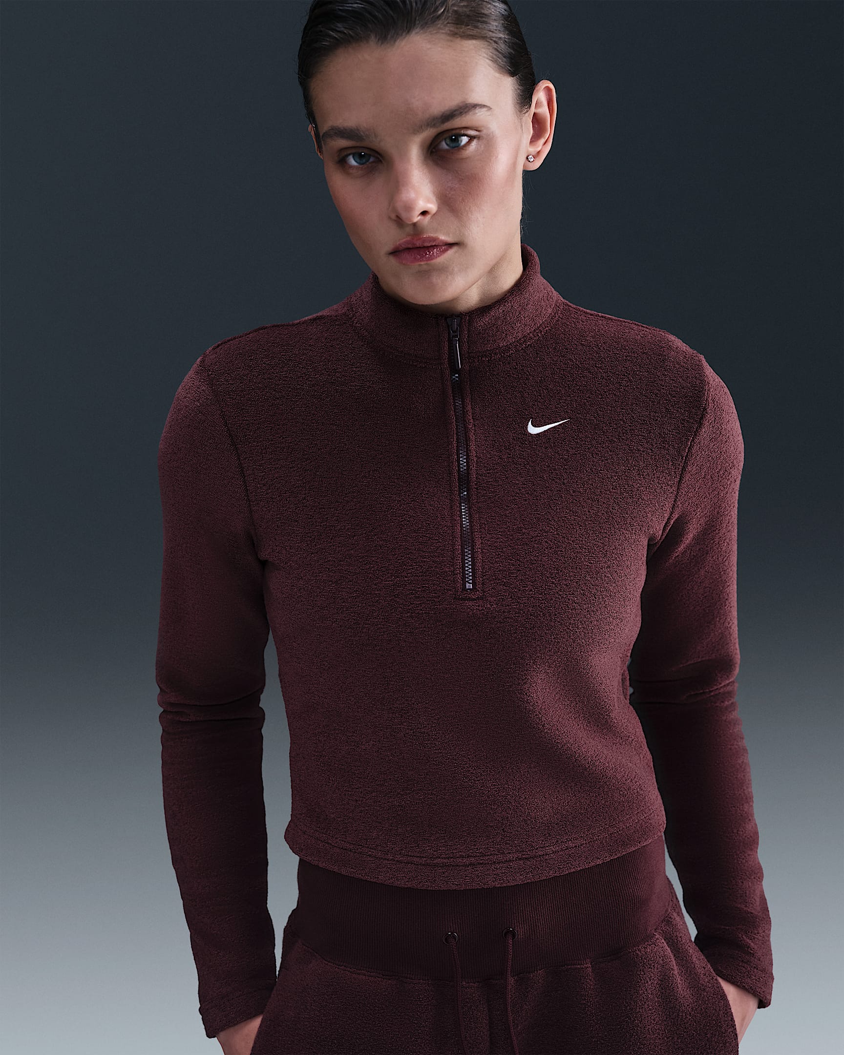 Nike Sportswear Phoenix Plush Women's Slim Long-Sleeve Cosy Fleece 1/2-Zip Top - Burgundy Crush/Sail