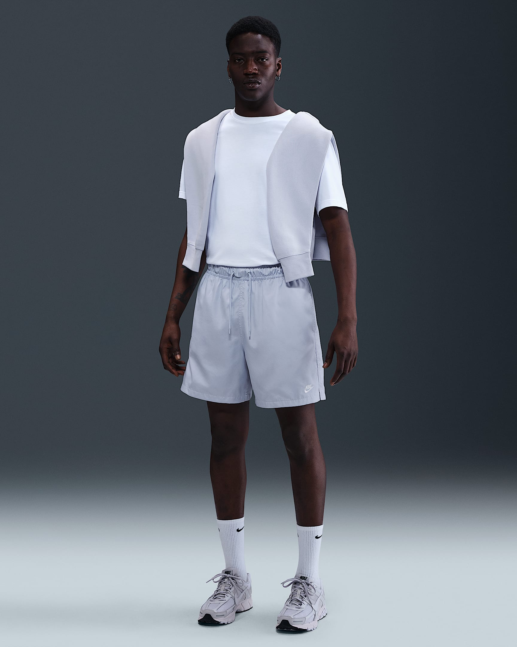 Nike Club Men's Woven Flow Shorts - Ghost/White