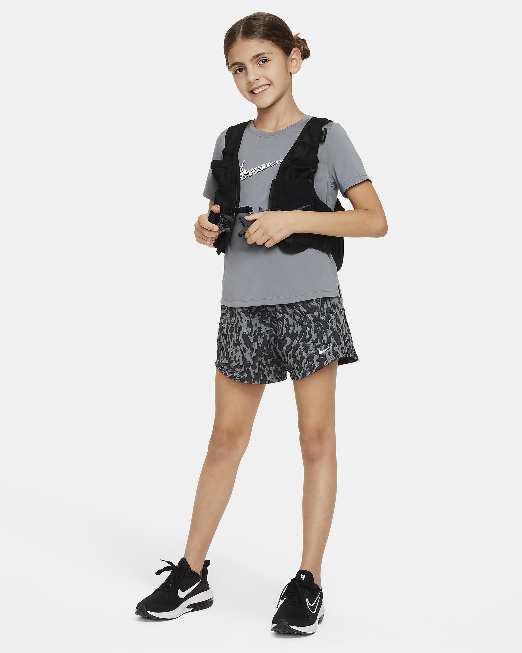 Nike One Older Kids' (Girls') Woven High-Waisted Shorts. Nike BE