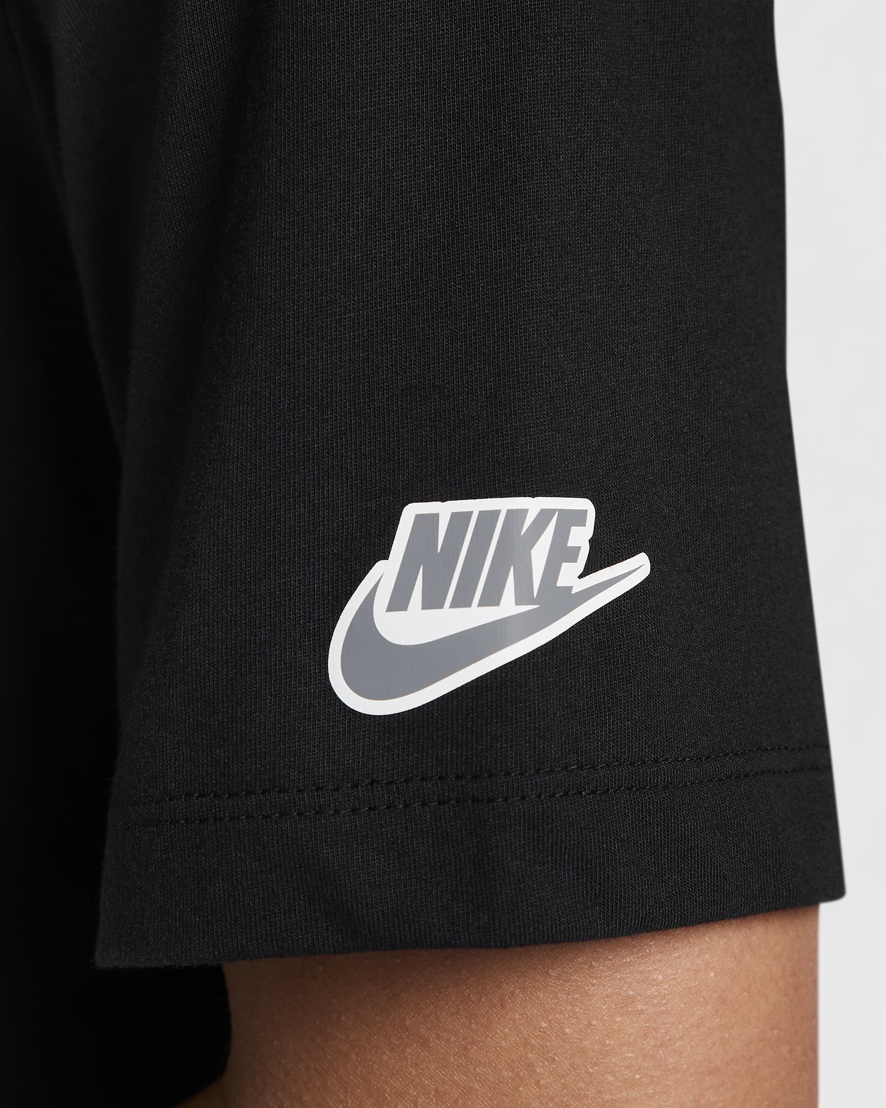 Nike Club Men's T-Shirt. Nike.com